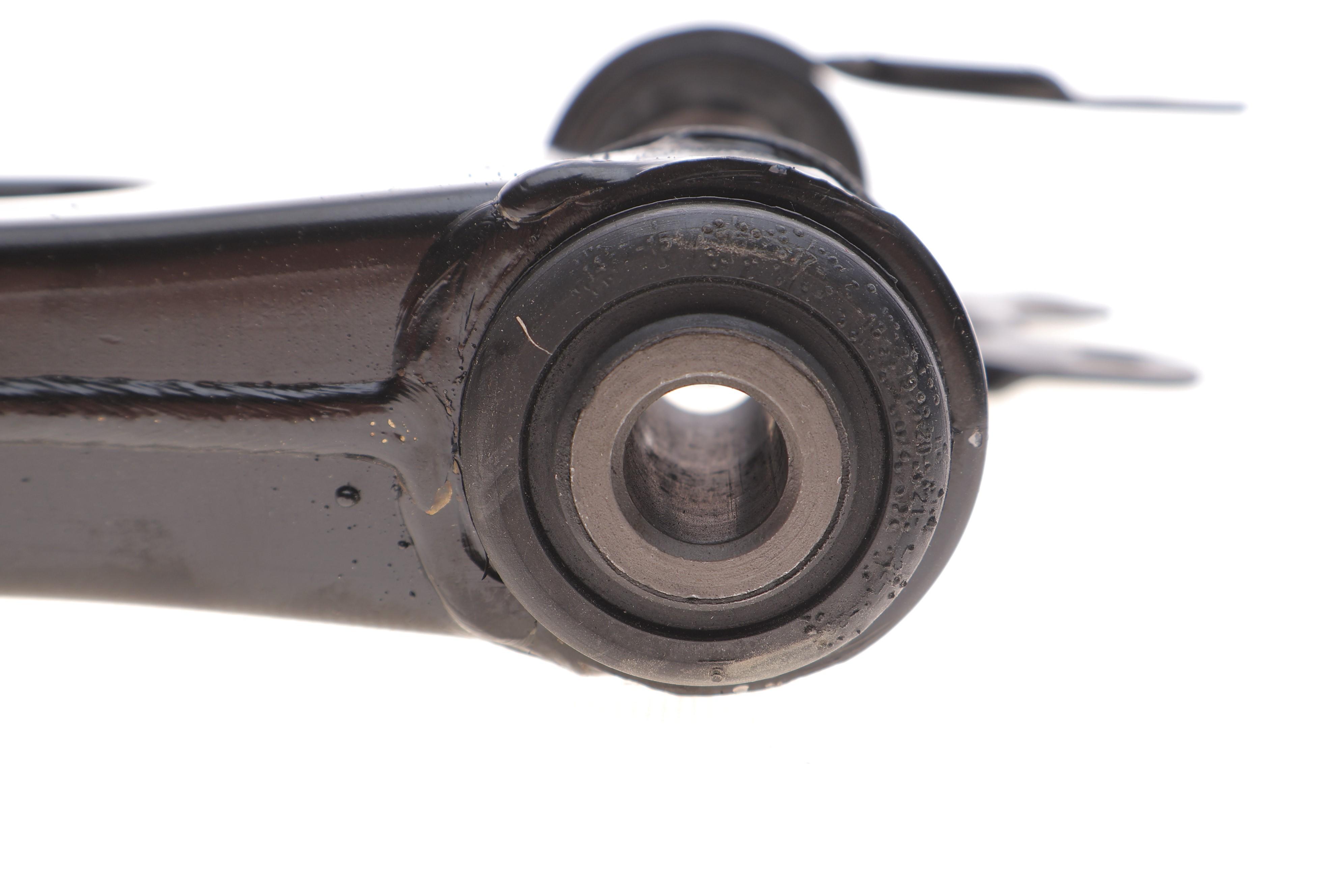 Важіль підвіски (передній/знизу) (R) Volvo V40 12-19