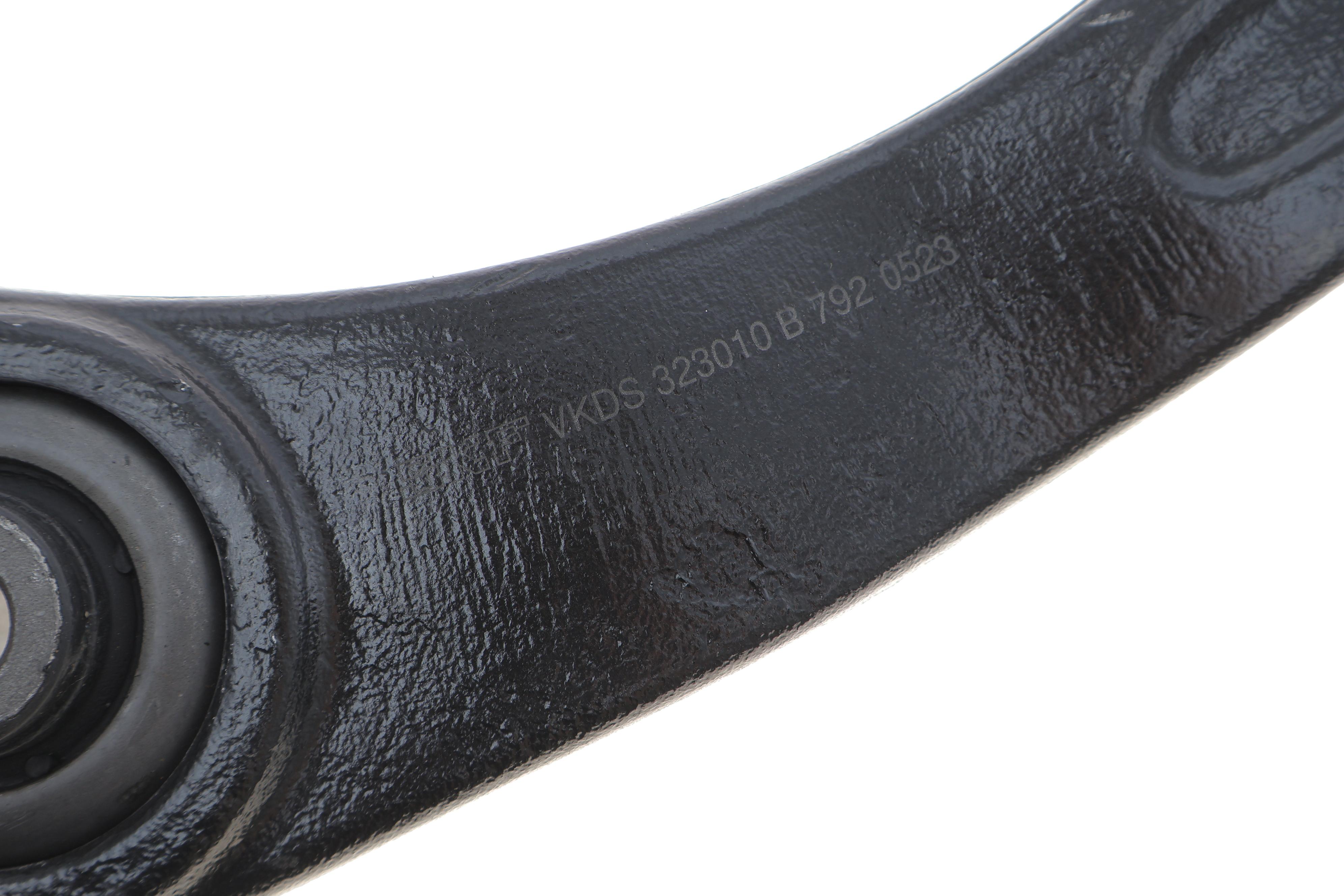 Важіль підвіски (передній/знизу) (R) Peugeot 206 98-