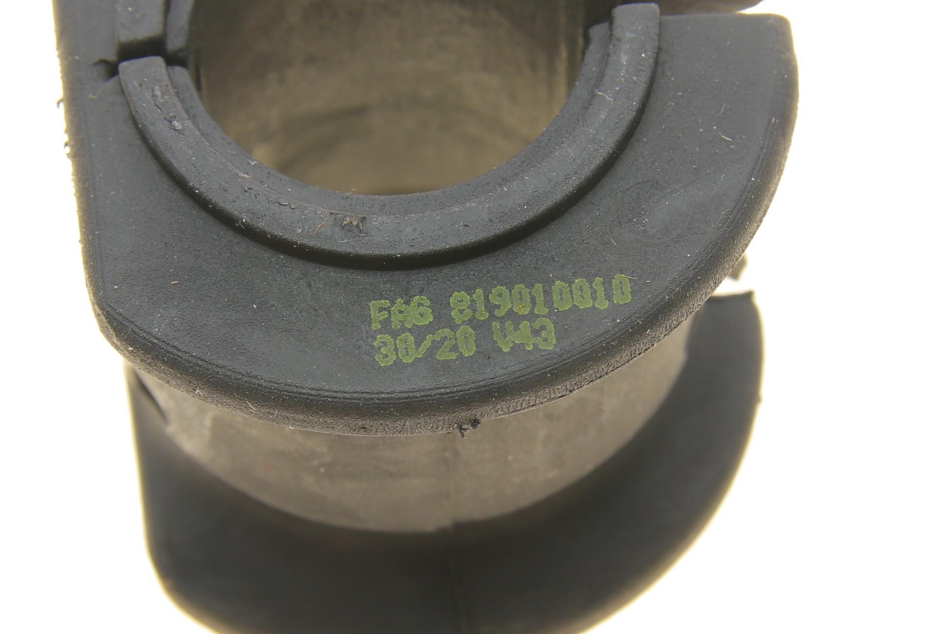 Втулка стабілізатора (переднього) Fiat Doblo 1.3D/1.6/1.9D 01- (d=23.5mm)