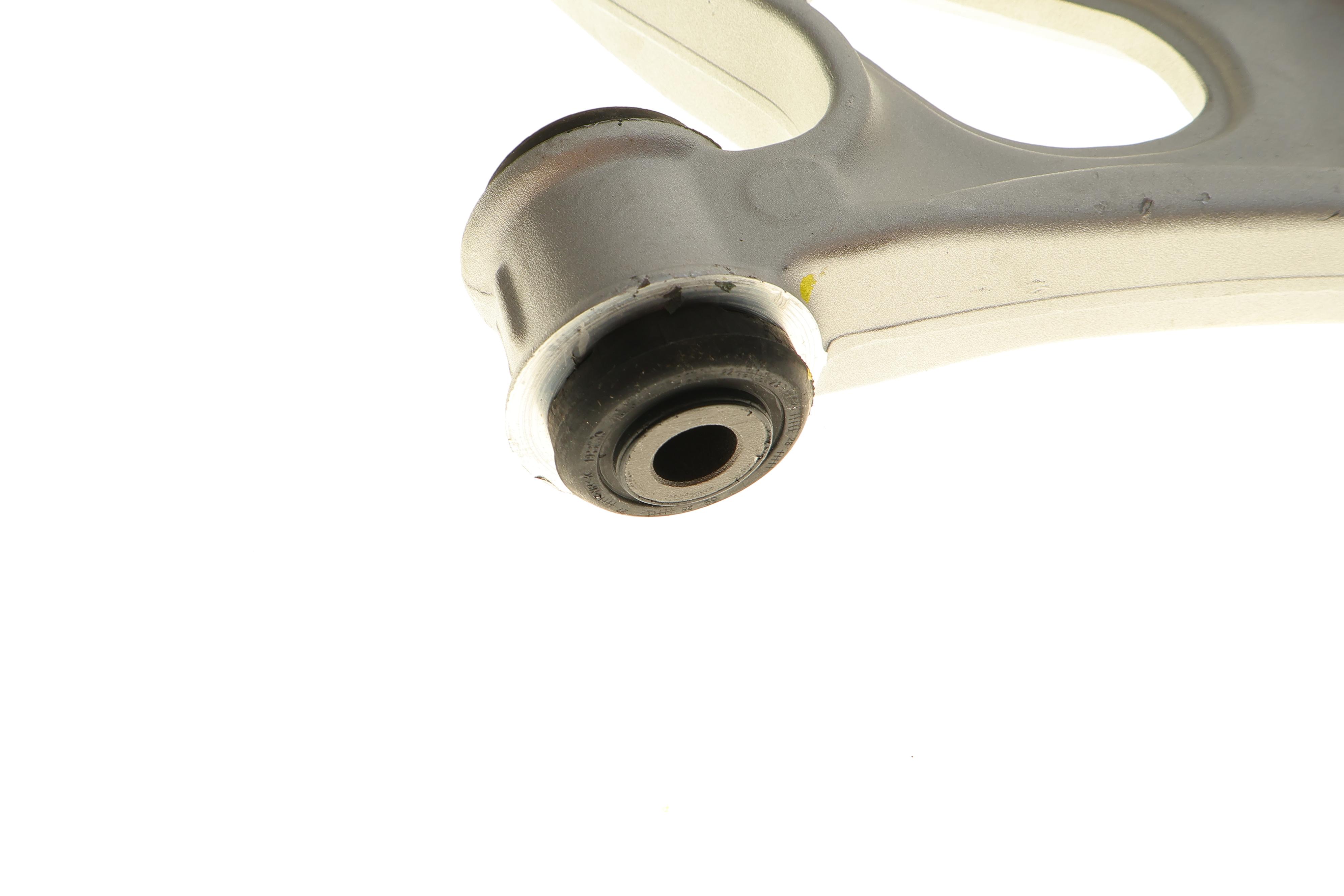 Важіль підвіски (передній/знизу) (R) Ford Focus 11-