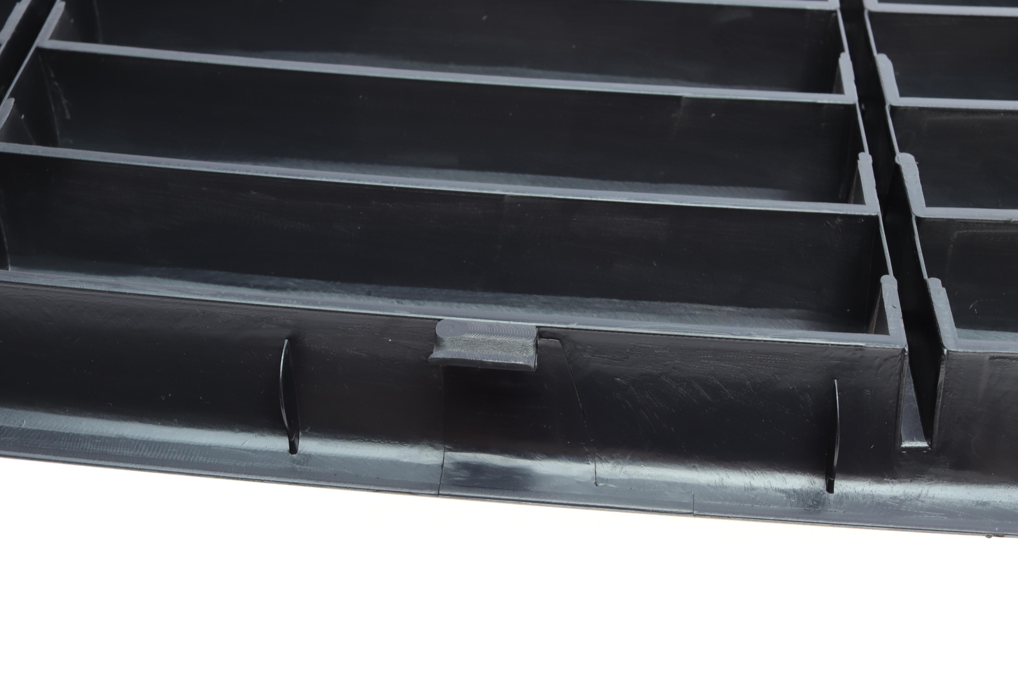 Решітка радіатора VW LT 96-00 (пошкоджене кріплення)