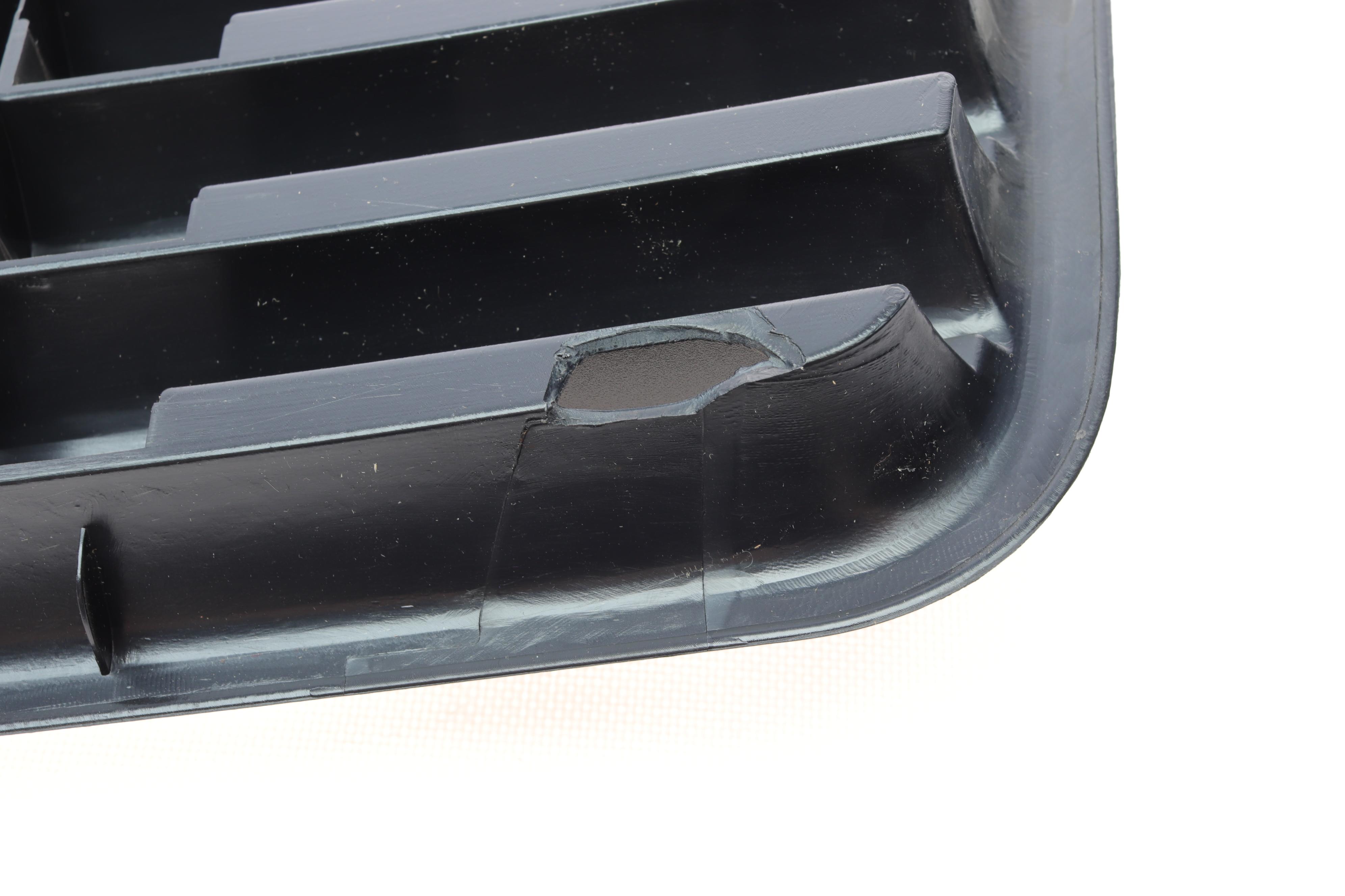 Решітка радіатора VW LT 96-00 (пошкоджене кріплення)