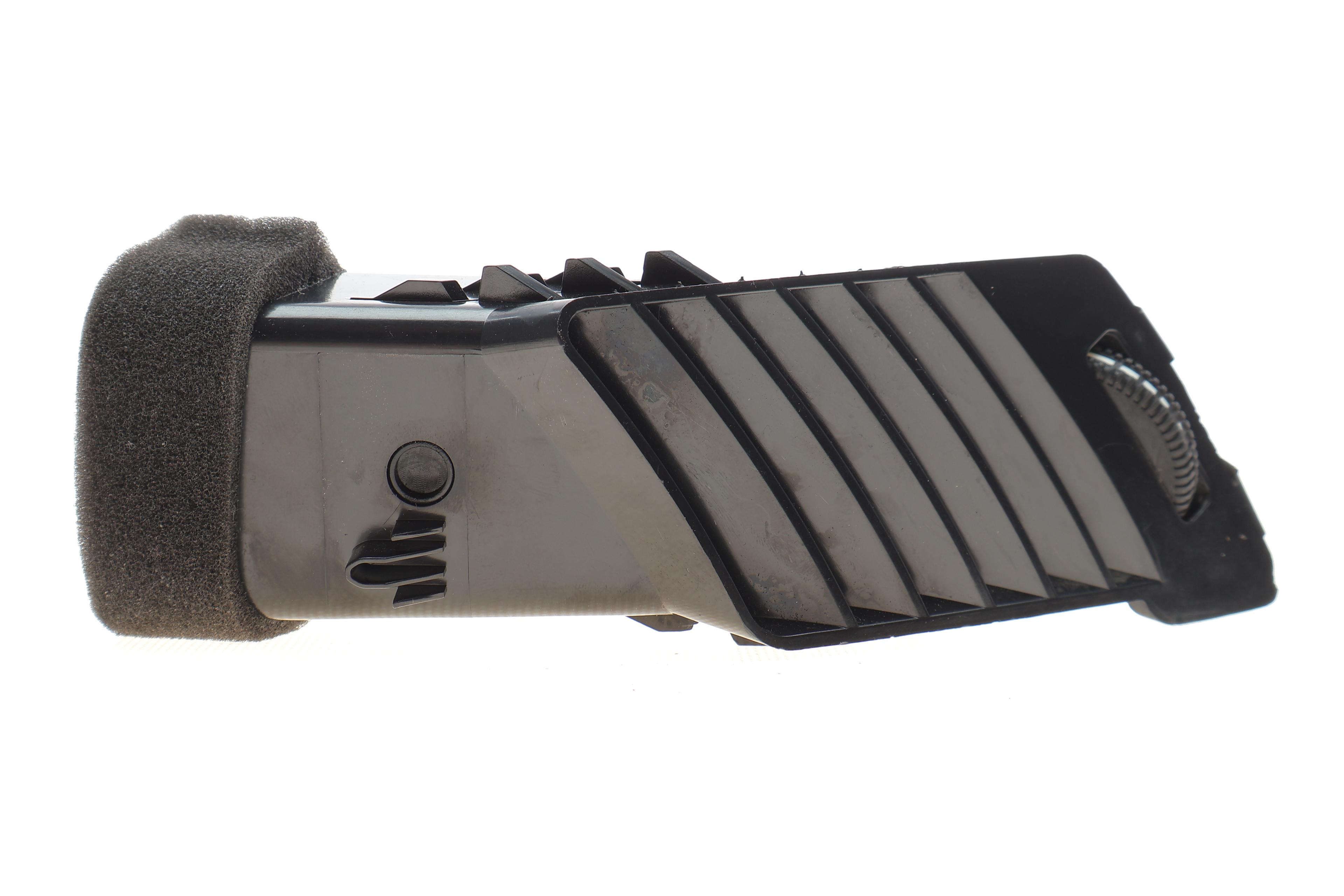 Дефлектор отопителя (центральный/верхний/R) MB Sprinter/VW Crafter 06- (8371)