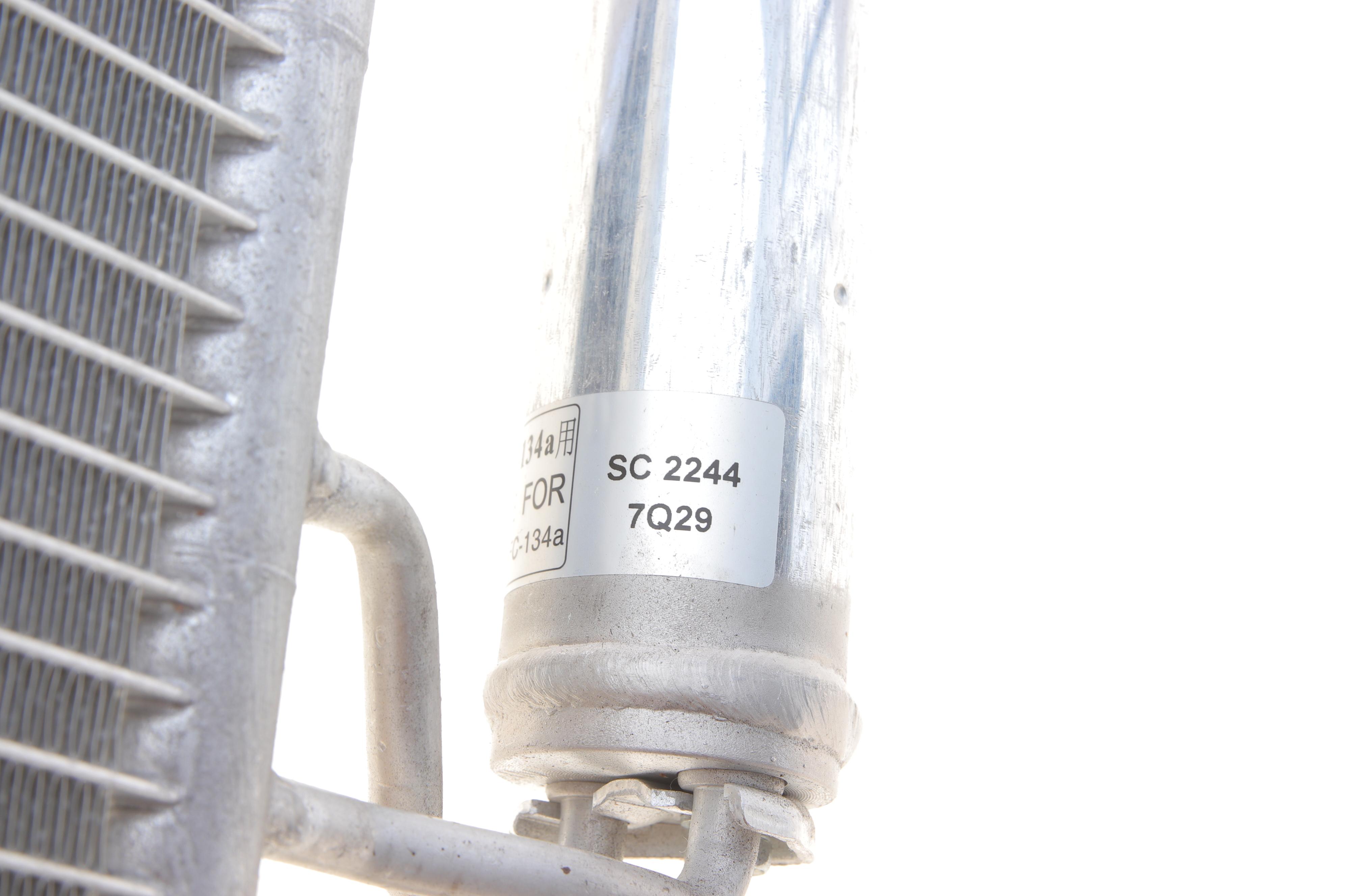 Радіатор кондиціонера (з осушувачем) Nissan Juke 1.6 07-13