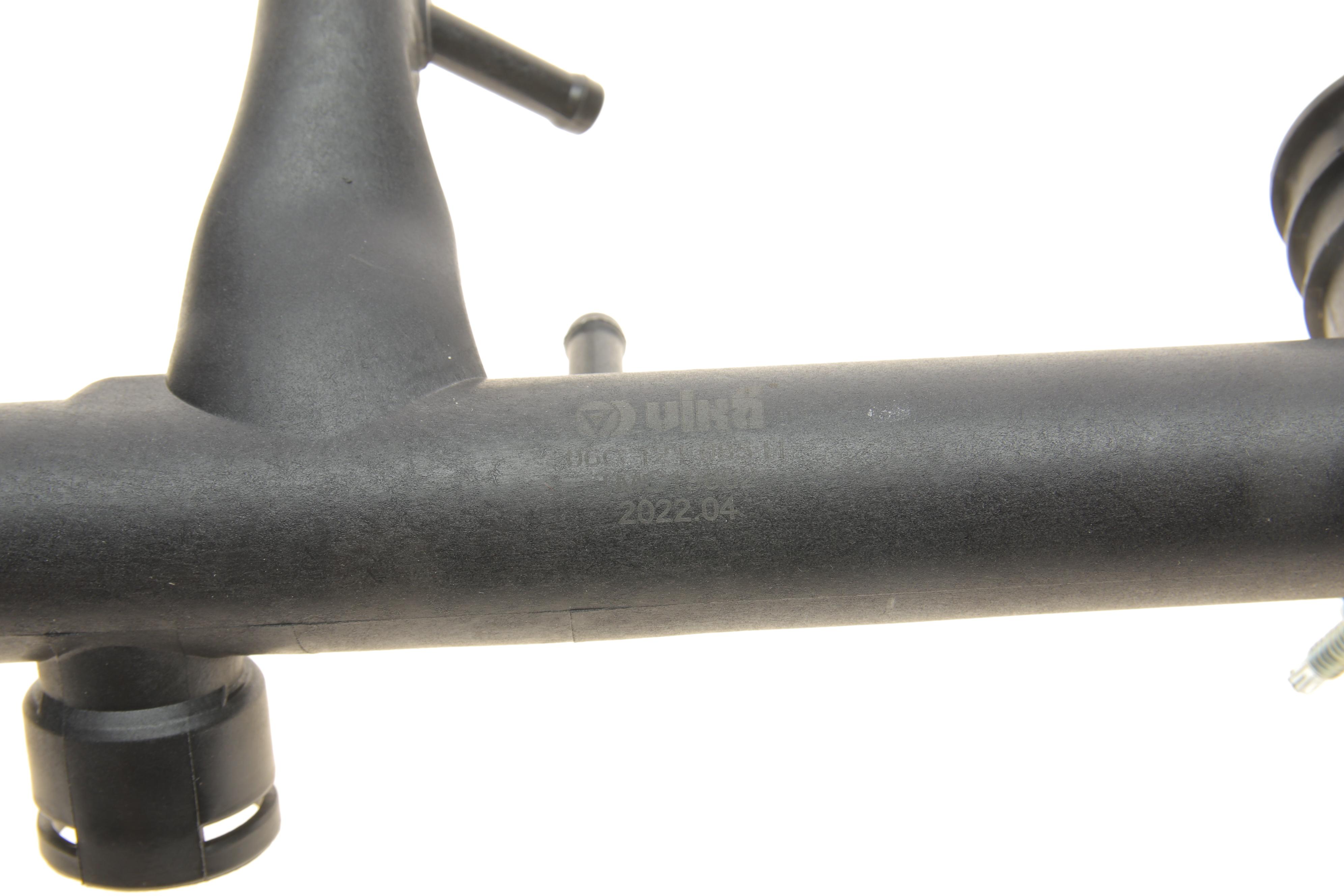 Трубка системи охолодження Audi A4/A6 3.0 01-06