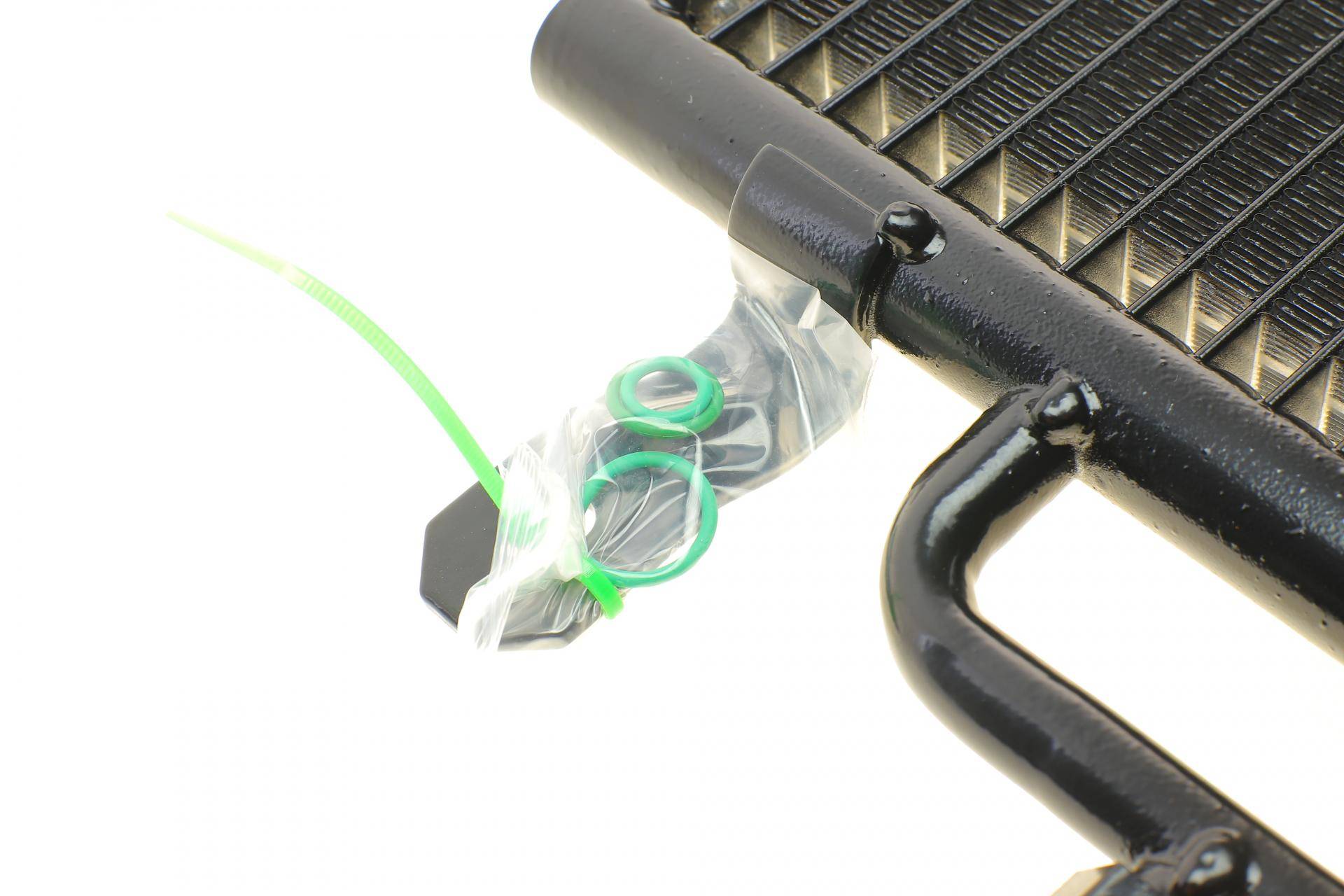 Радіатор кондиціонера Audi A4/A6 00-05