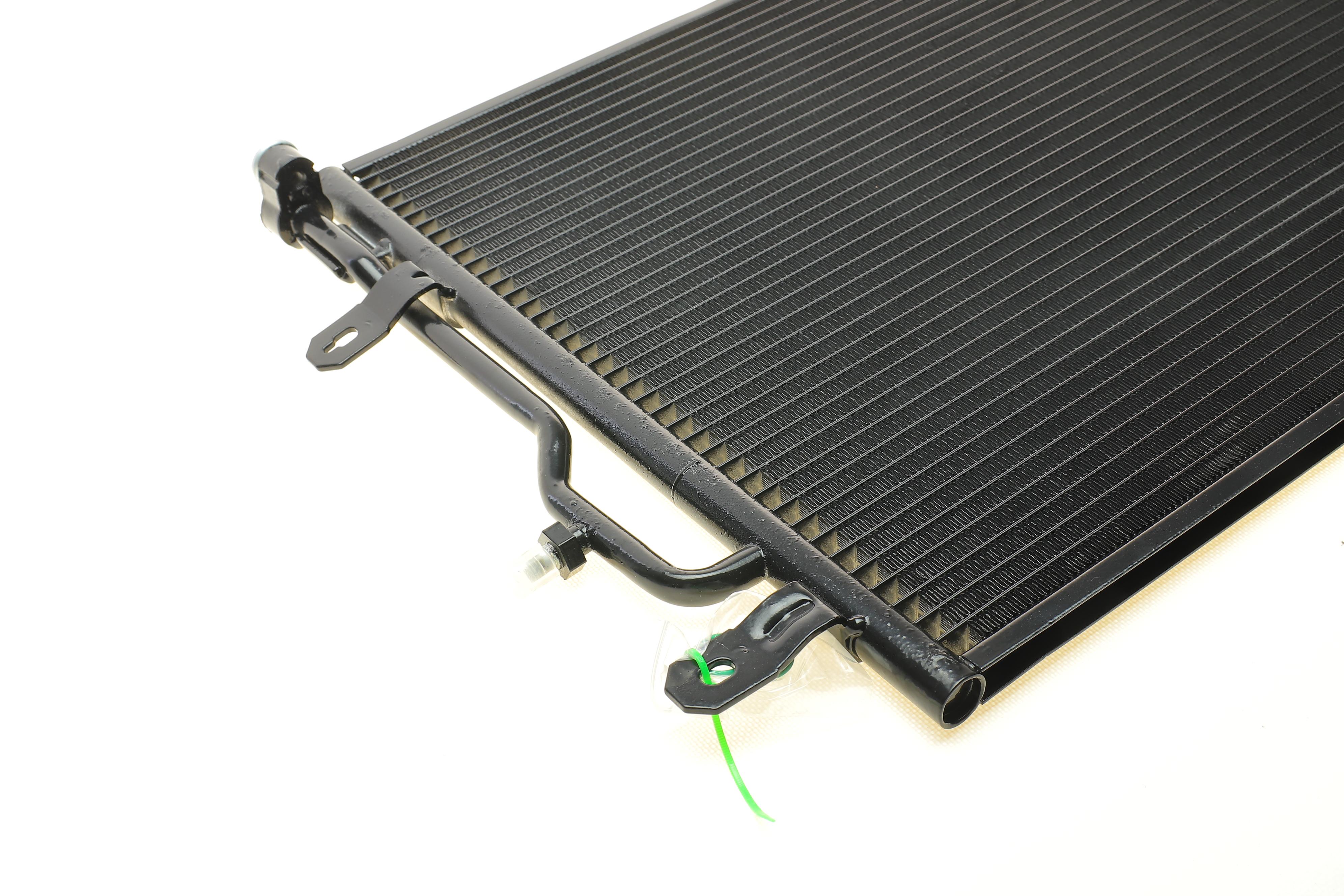 Радіатор кондиціонера Audi A4/A6 00-05