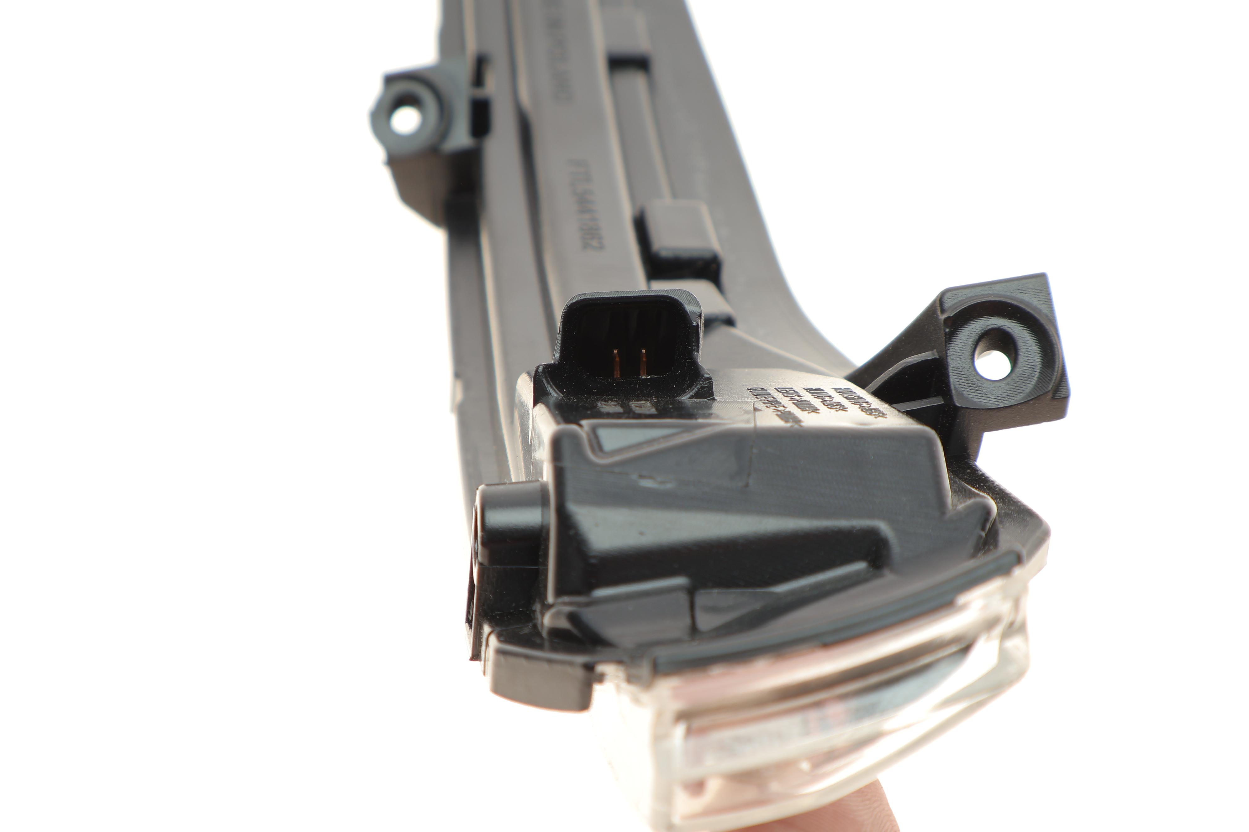 Повторювач повороту на дзеркало MB C-class (W205)/Vito (W447) 14- (R)(незначне пошкодження)