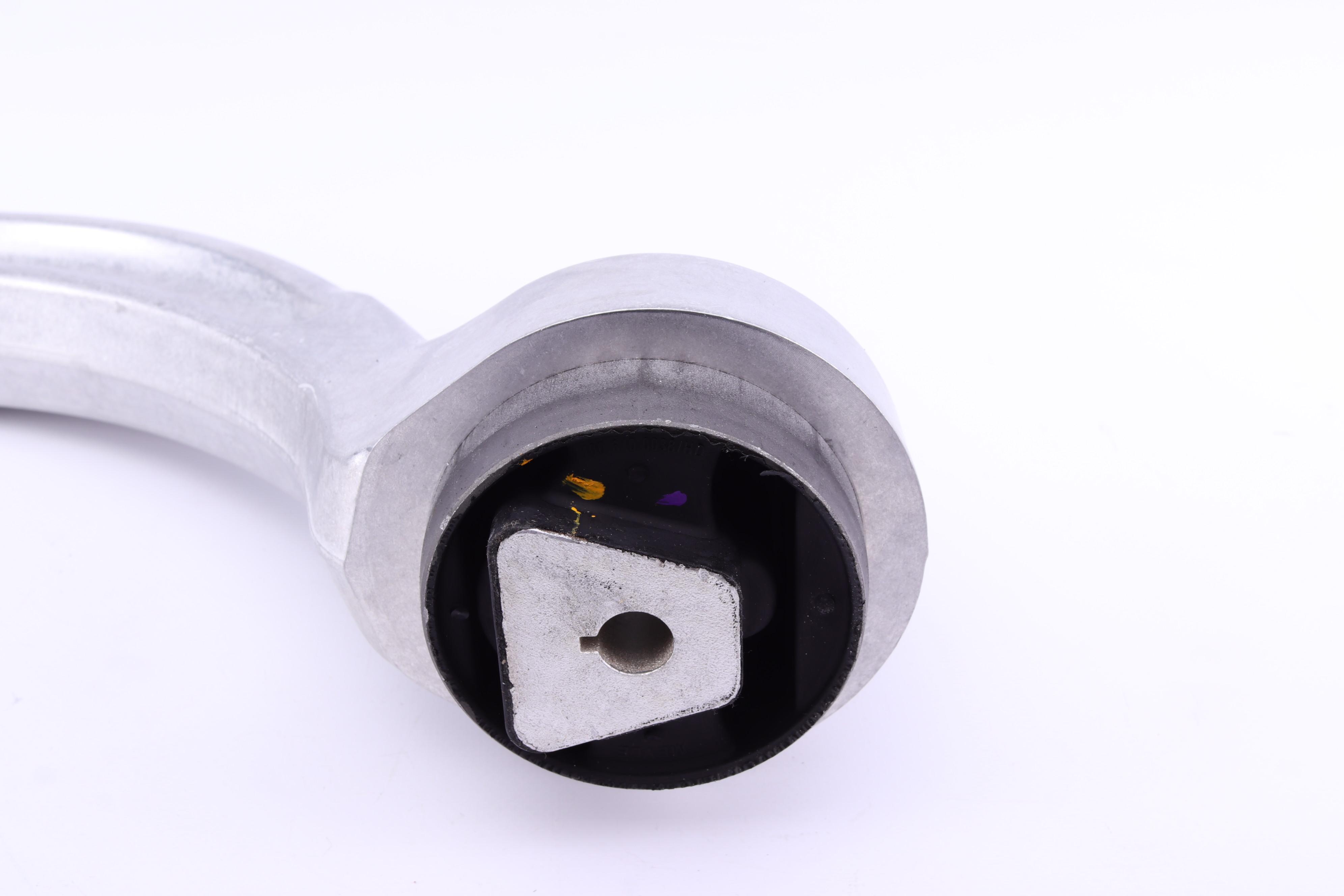 Важіль підвіски (передній/знизу) (R) Audi A4/A5 15-