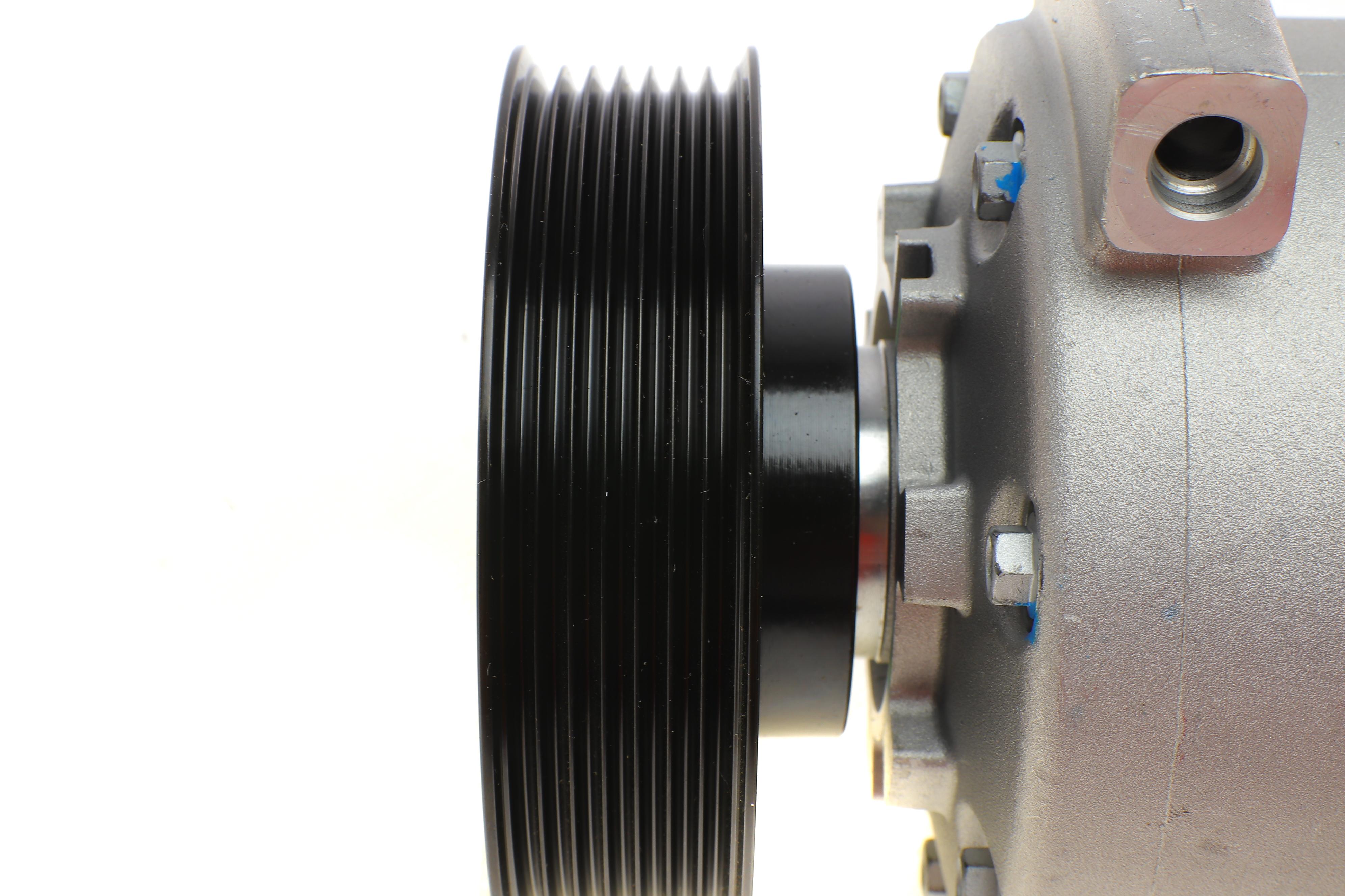 Компресор кондиціонера Audi Q7 04-15/VW Touareg02-18/Passat 01-04/Porsche Cayenne 3.0D--6.0 03-07