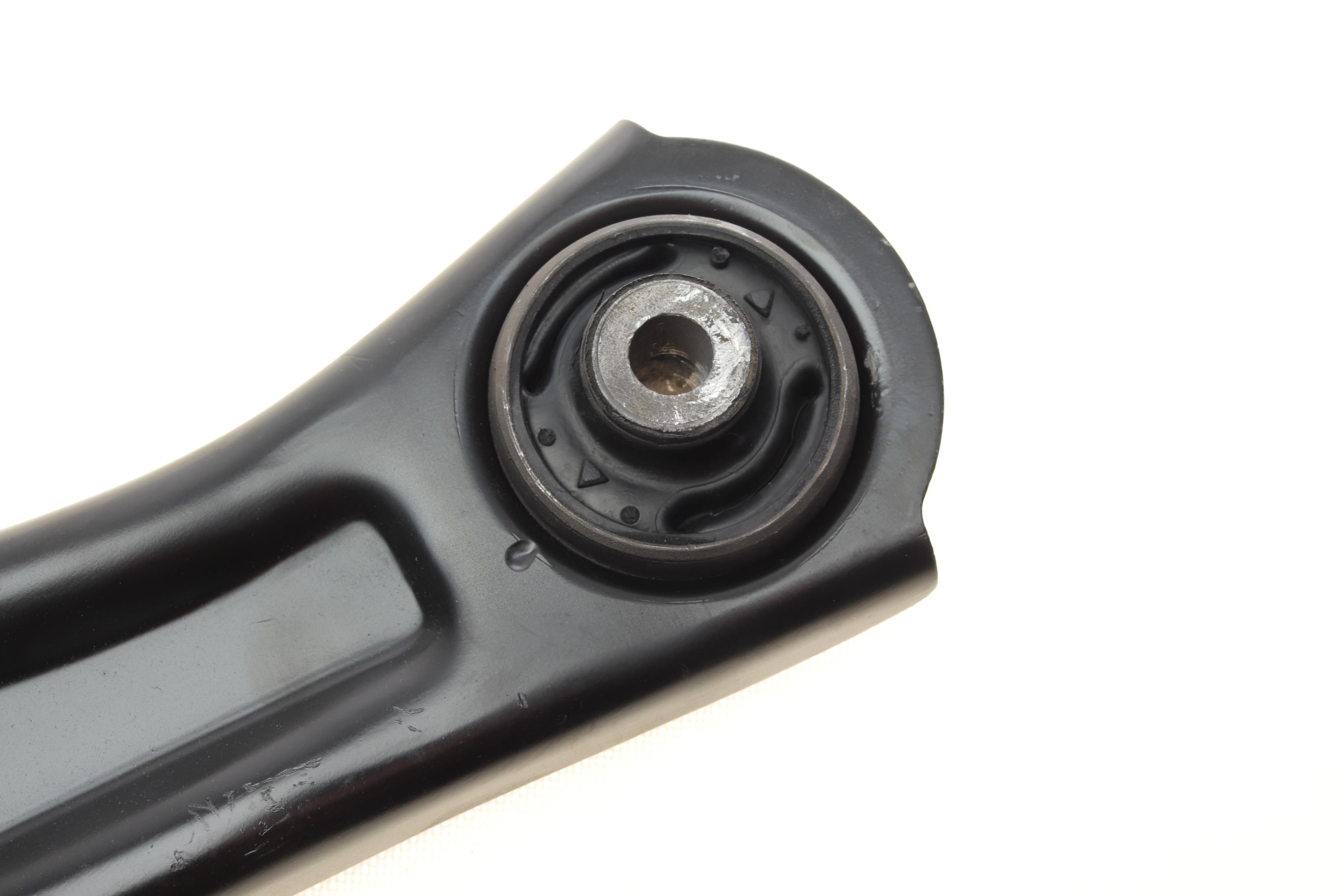 Важіль підвіски (передній/знизу) (R) Skoda Yeti 09-17/VW Caddy III/IV 04-