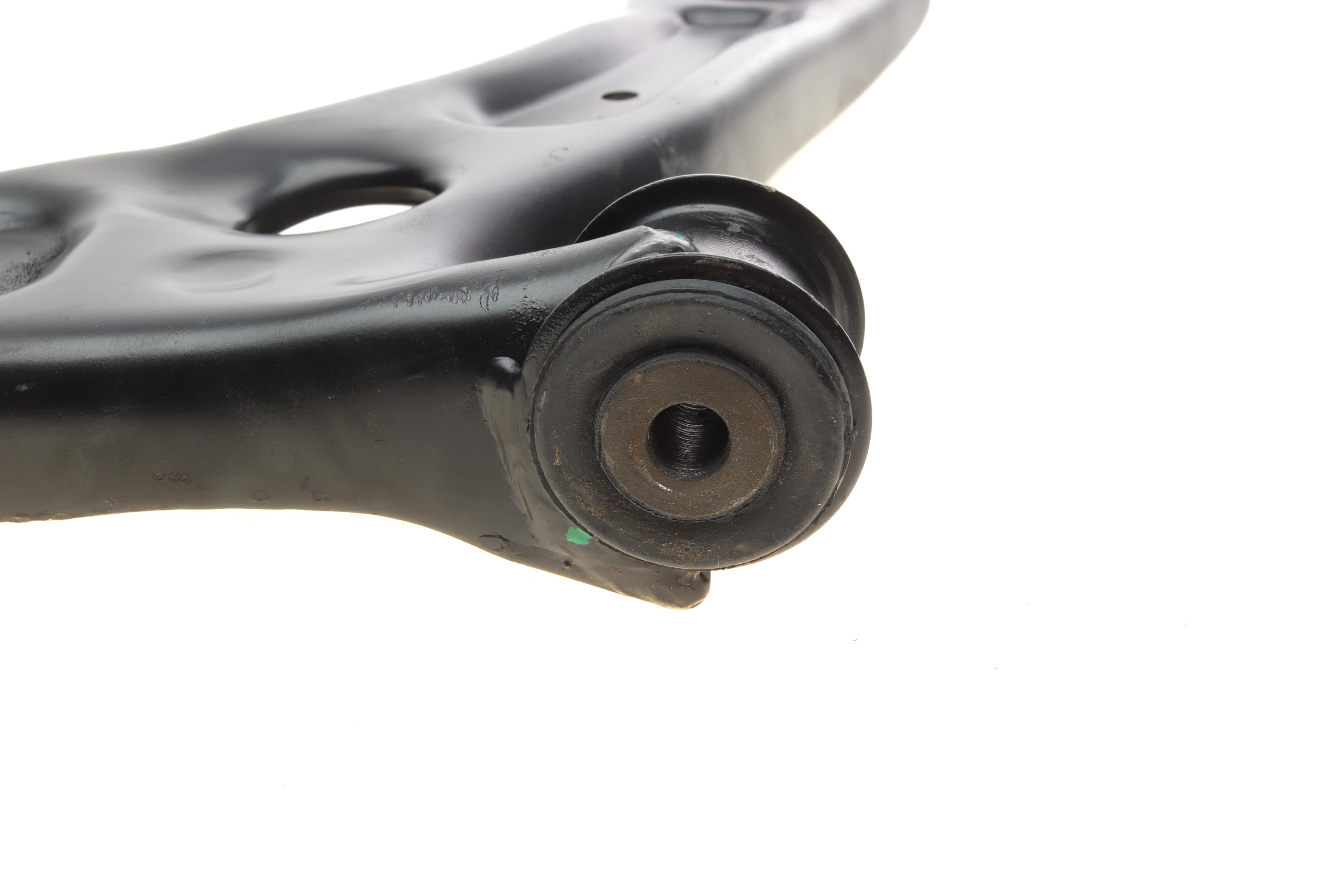 Важіль підвіски (передній/знизу) (R) Skoda Yeti 09-17/VW Caddy III/IV 04-