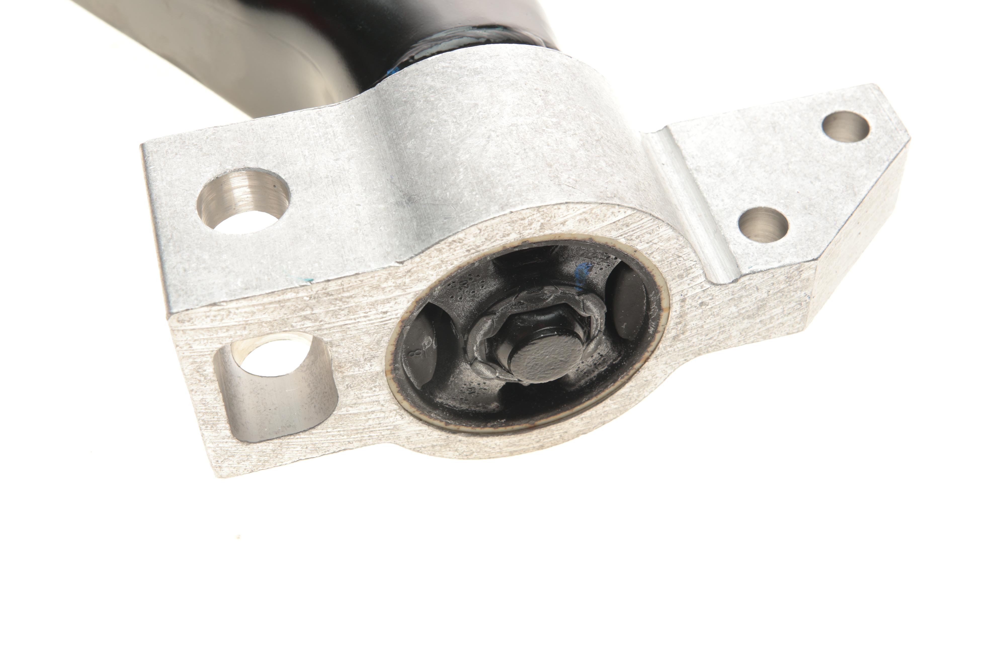 Важіль підвіски (передній/знизу) (L) VW Caddy/Golf/Touran/Skoda Octavia 03-