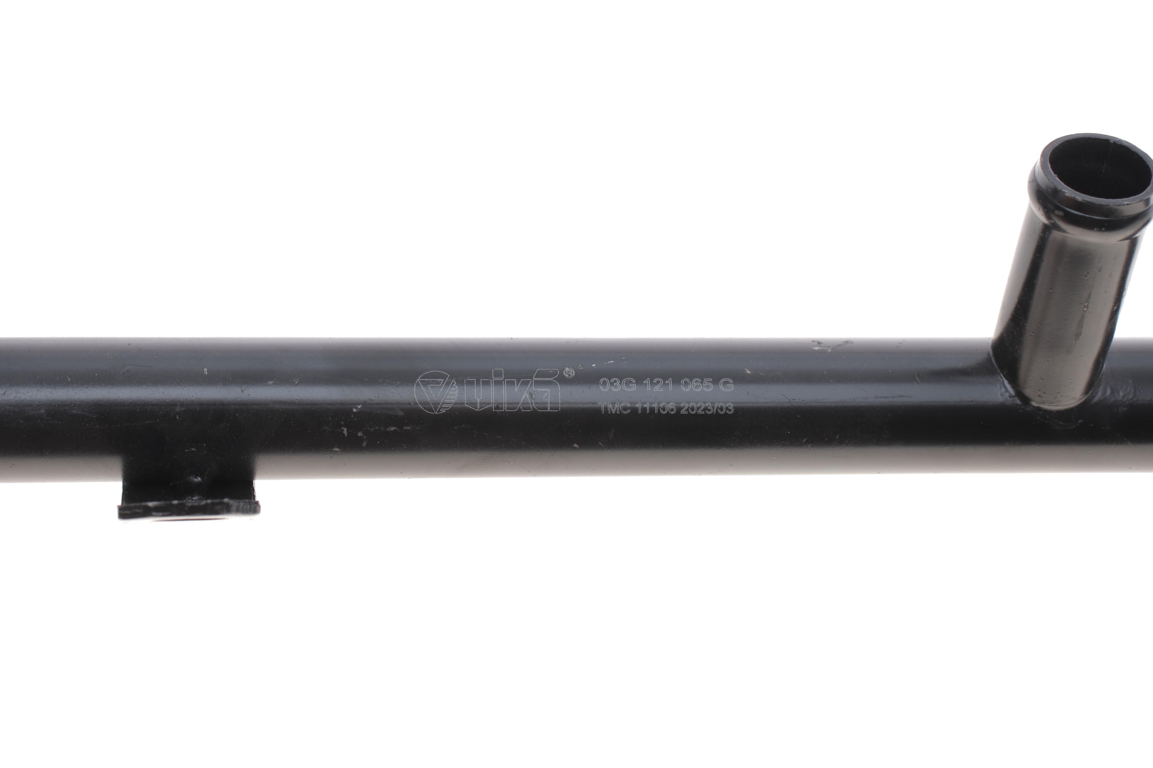 Патрубок системи охолодження VW Caddy III 2.0 SDI 04-10