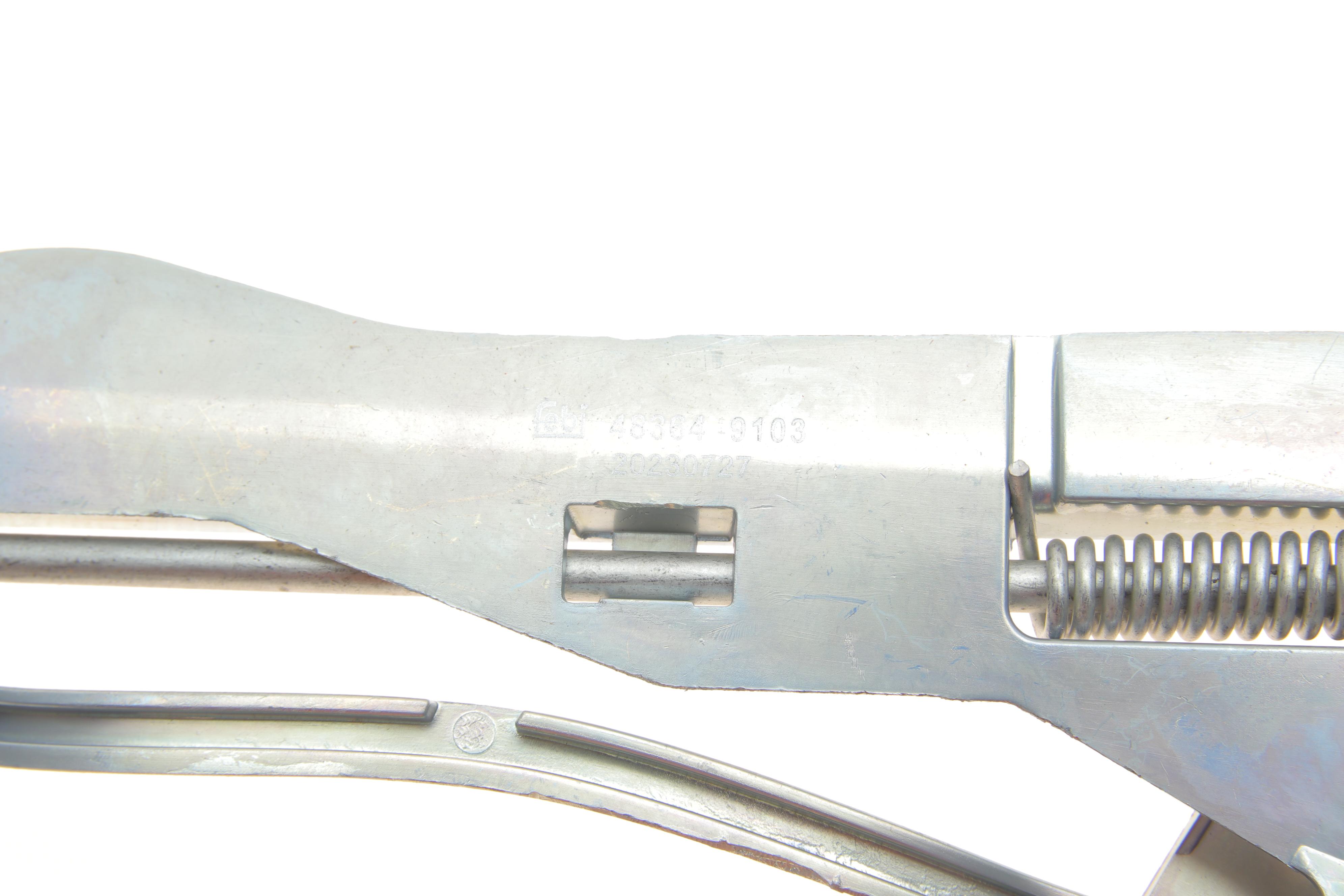 Ручка дверей (задніх) (R) BMW X5 (E53) 00-06 (тримач)