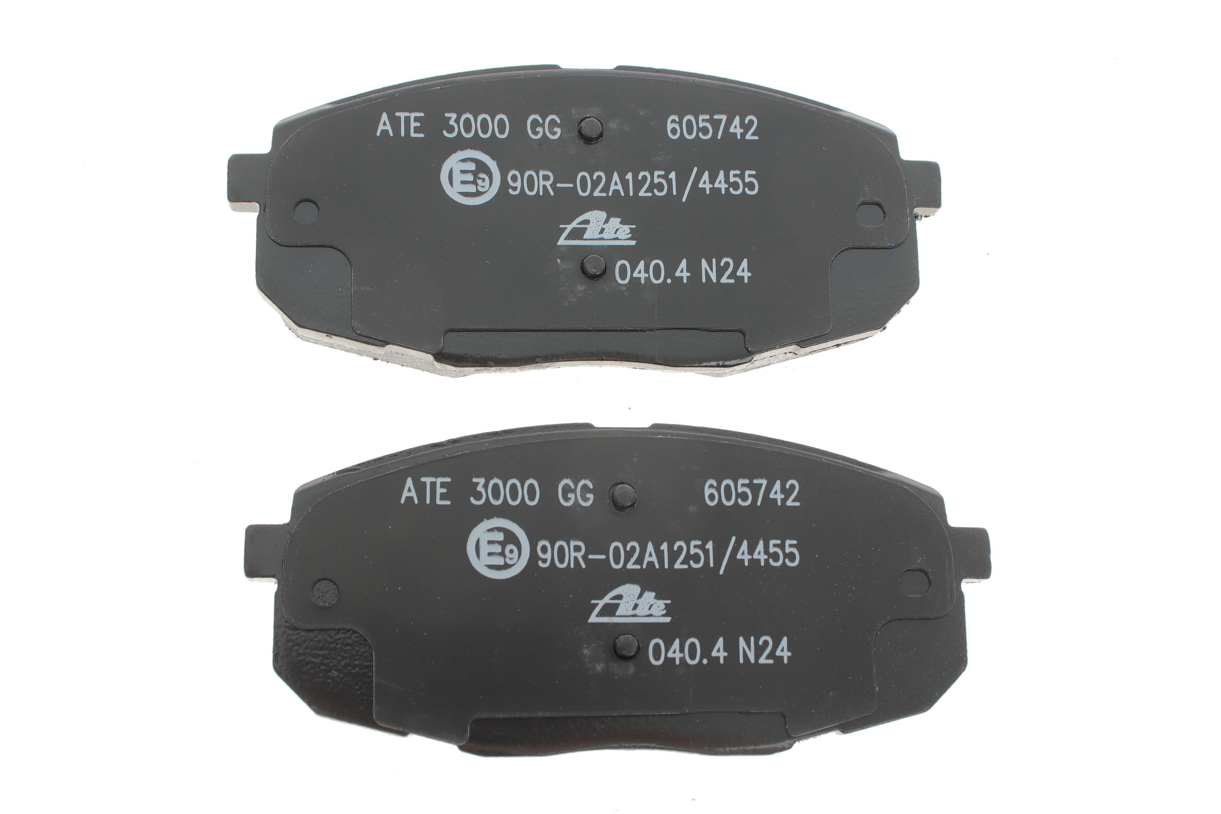 Колодки гальмівні (передні) Hyundai i30 07-12/Kia Cee'd 06-/Carens 02-/Cerato 09-/Soul 14-