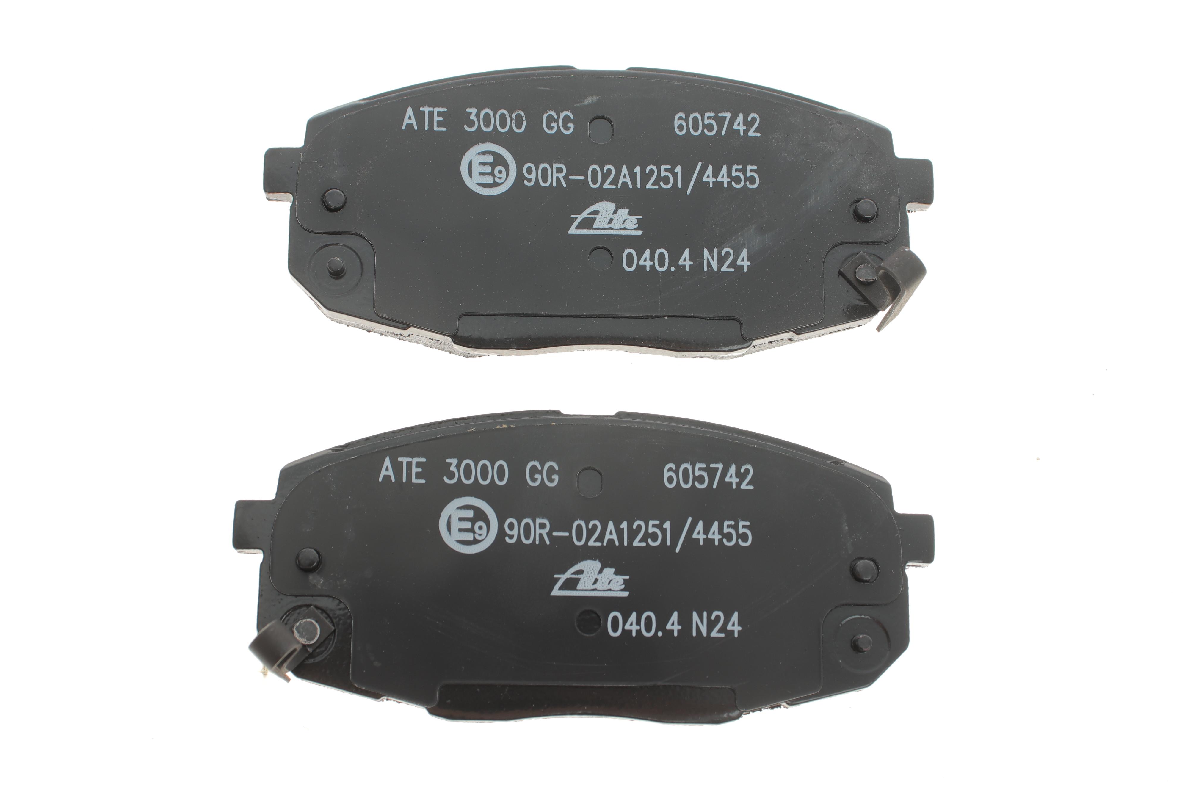 Колодки гальмівні (передні) Hyundai i30 07-12/Kia Cee'd 06-/Carens 02-/Cerato 09-/Soul 14-