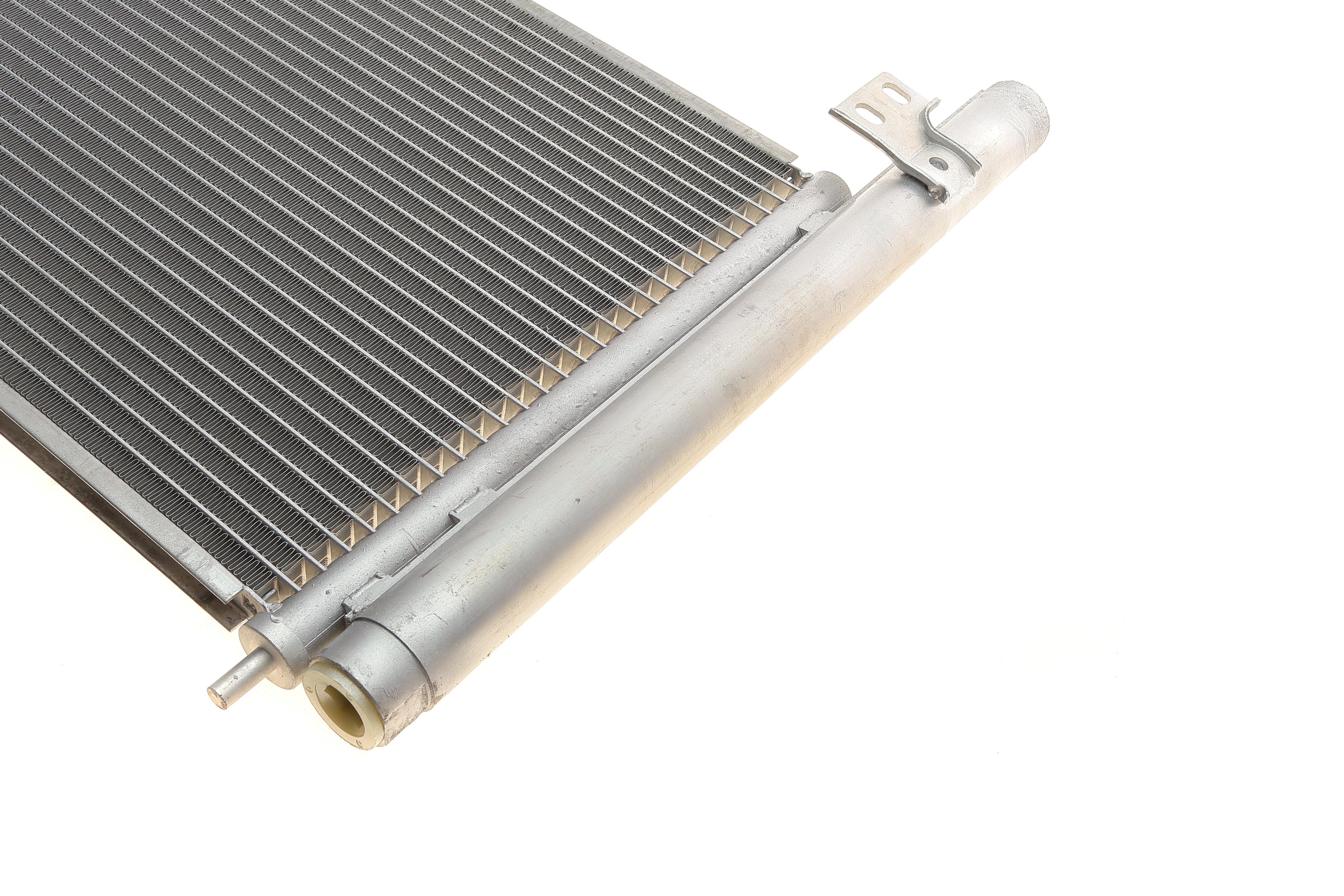 Радіатор кондиціонера (з осушувачем) Toyota Auris/Prius 1.8 Hybrid 08-