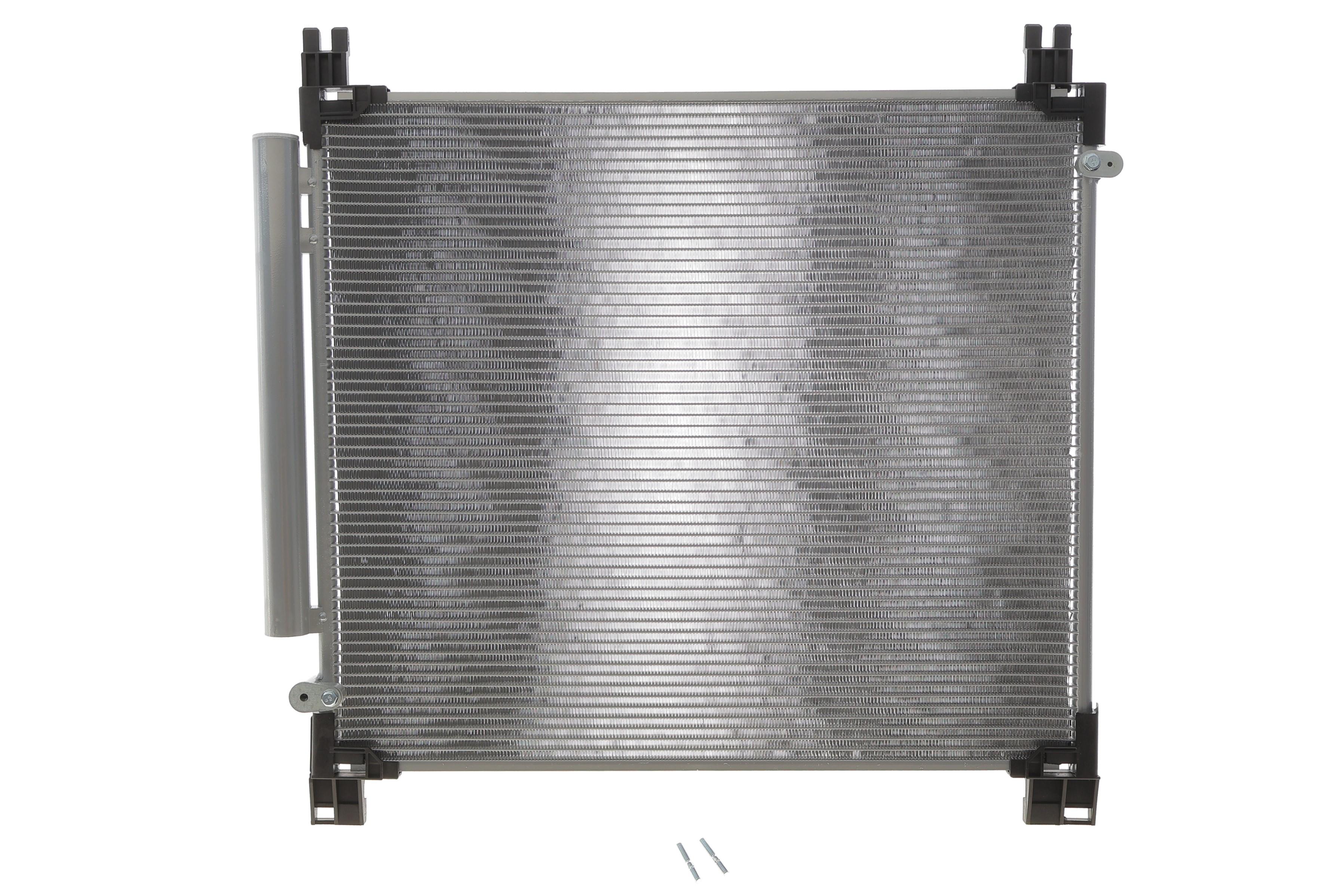 Радиатор кондиционера (с осушителем) Toyota Hilux VIII 2.4D/2.8D-4D 15-