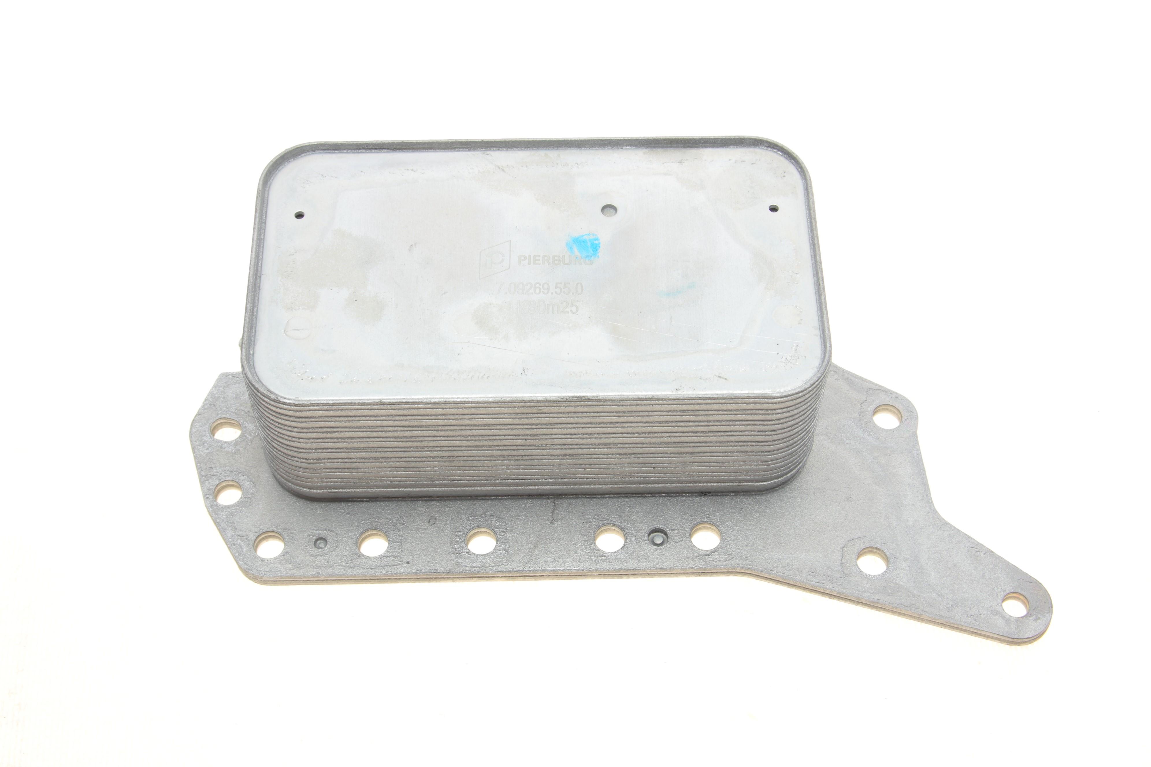 Радиатор масляный MB Vito/Opel Vivaro/Renault Trafic 1.6 CDTI/dCi 14- (теплообменник)