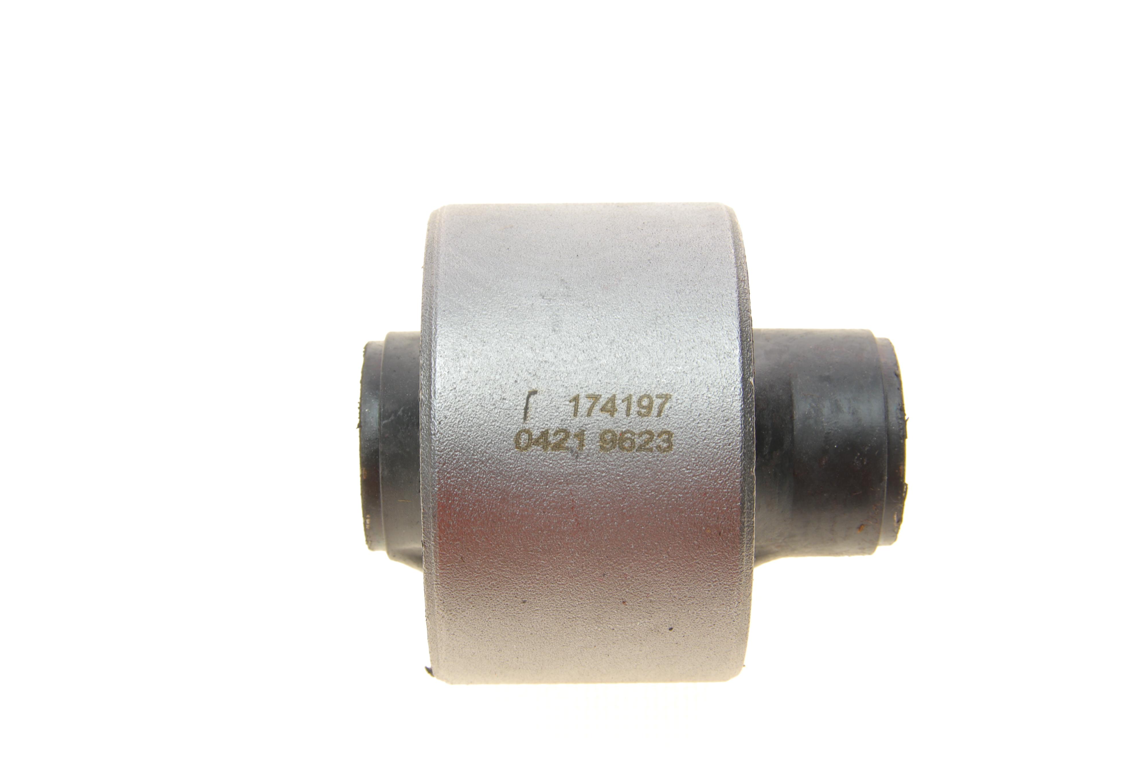 Сайлентблок опори дифференціала Toyota Hiace 89-