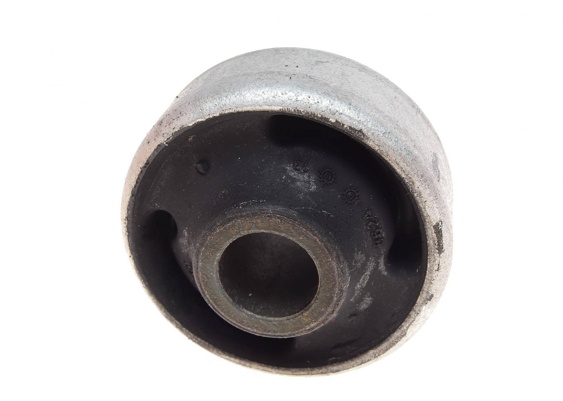 Сайлентблок важеля (переднього/ззаду) VW Golf 83-02 (з монтажною втулкою)