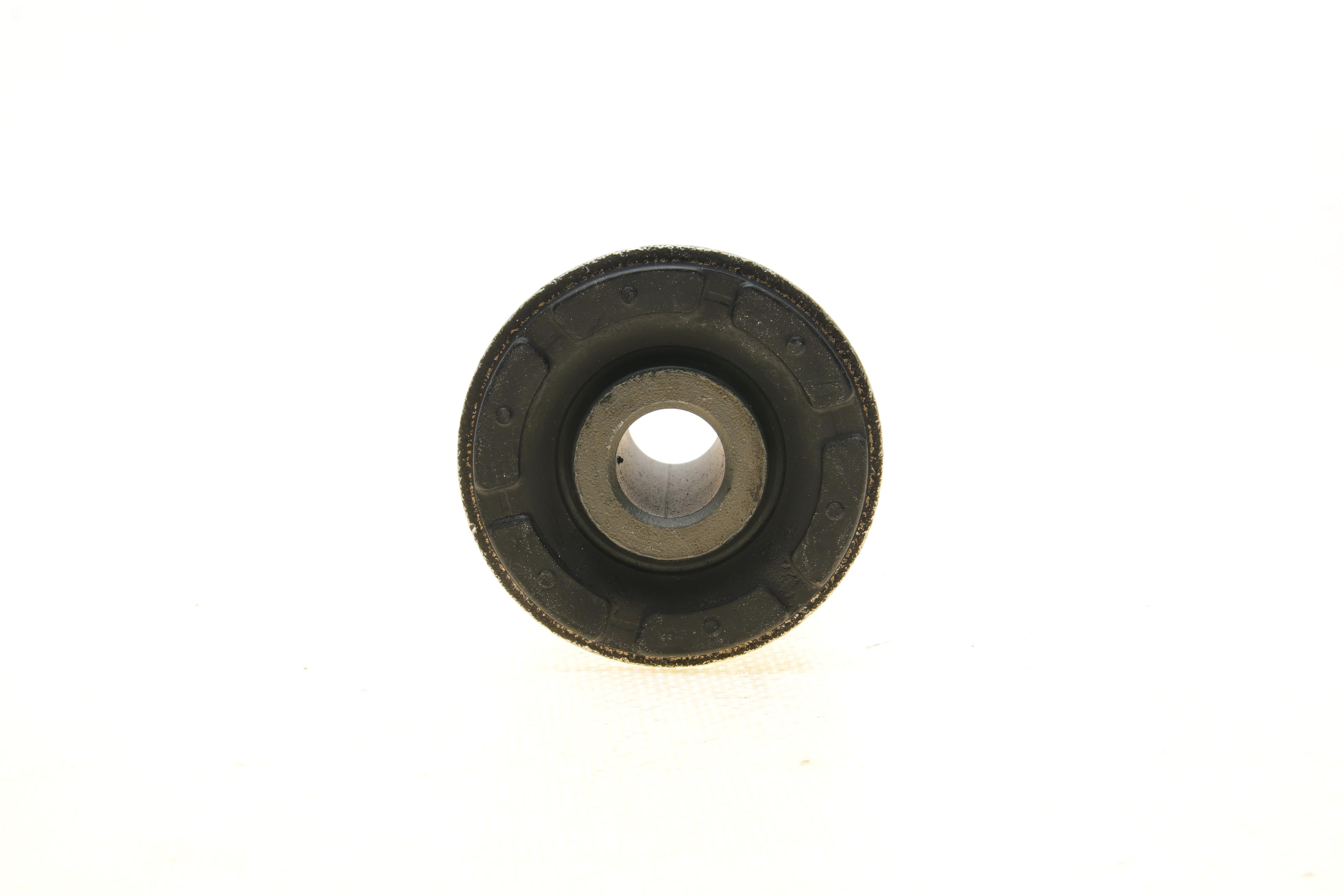 Сайлентблок важеля (переднього/знизу/спереду) Audi Q7/VW Touareg/Porsche Cayenne 02-