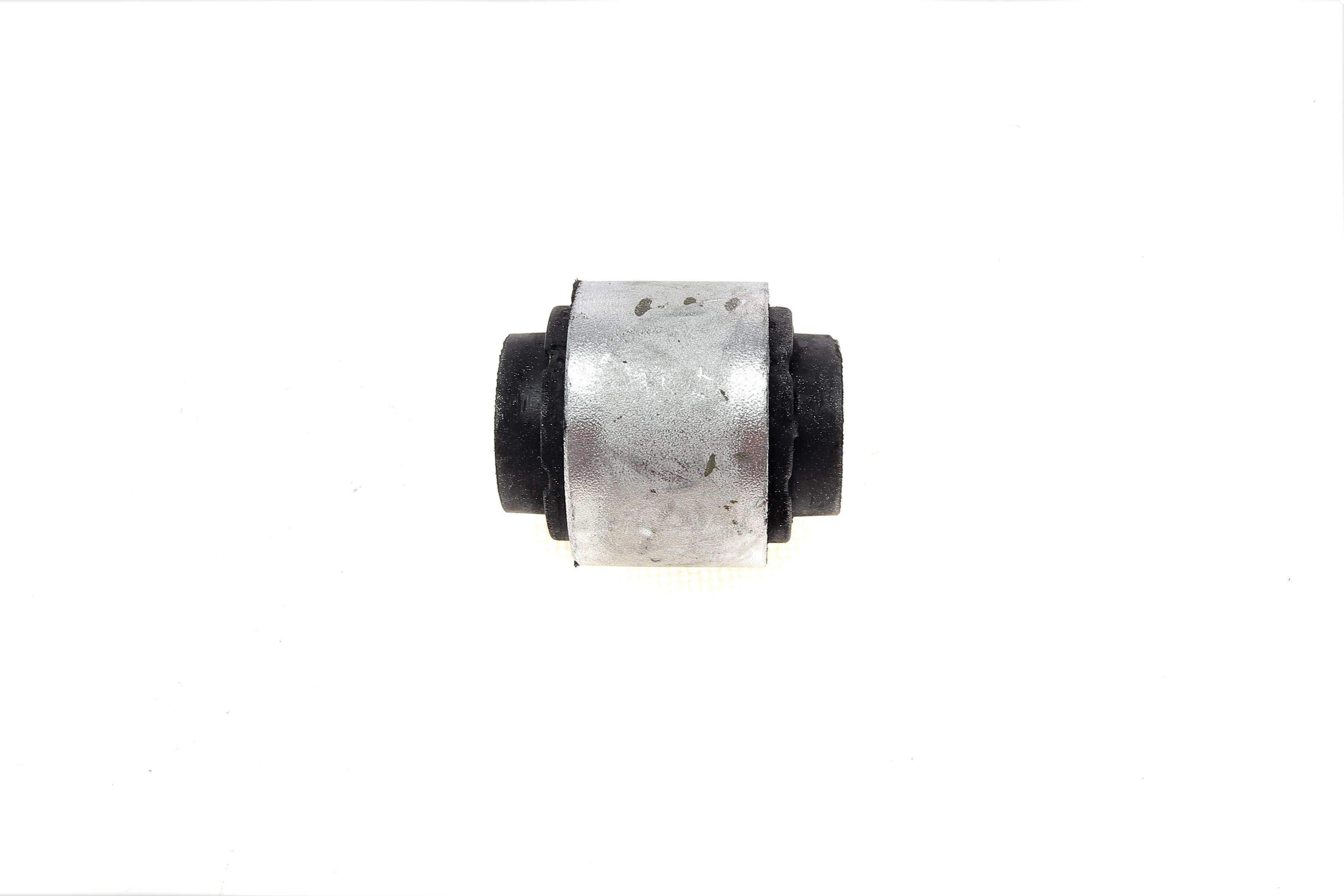 Сайлентблок важеля (заднього/зверху/ззовні) Audi A3/VW Golf V/VI 03-/Passat 04- (поперечного)