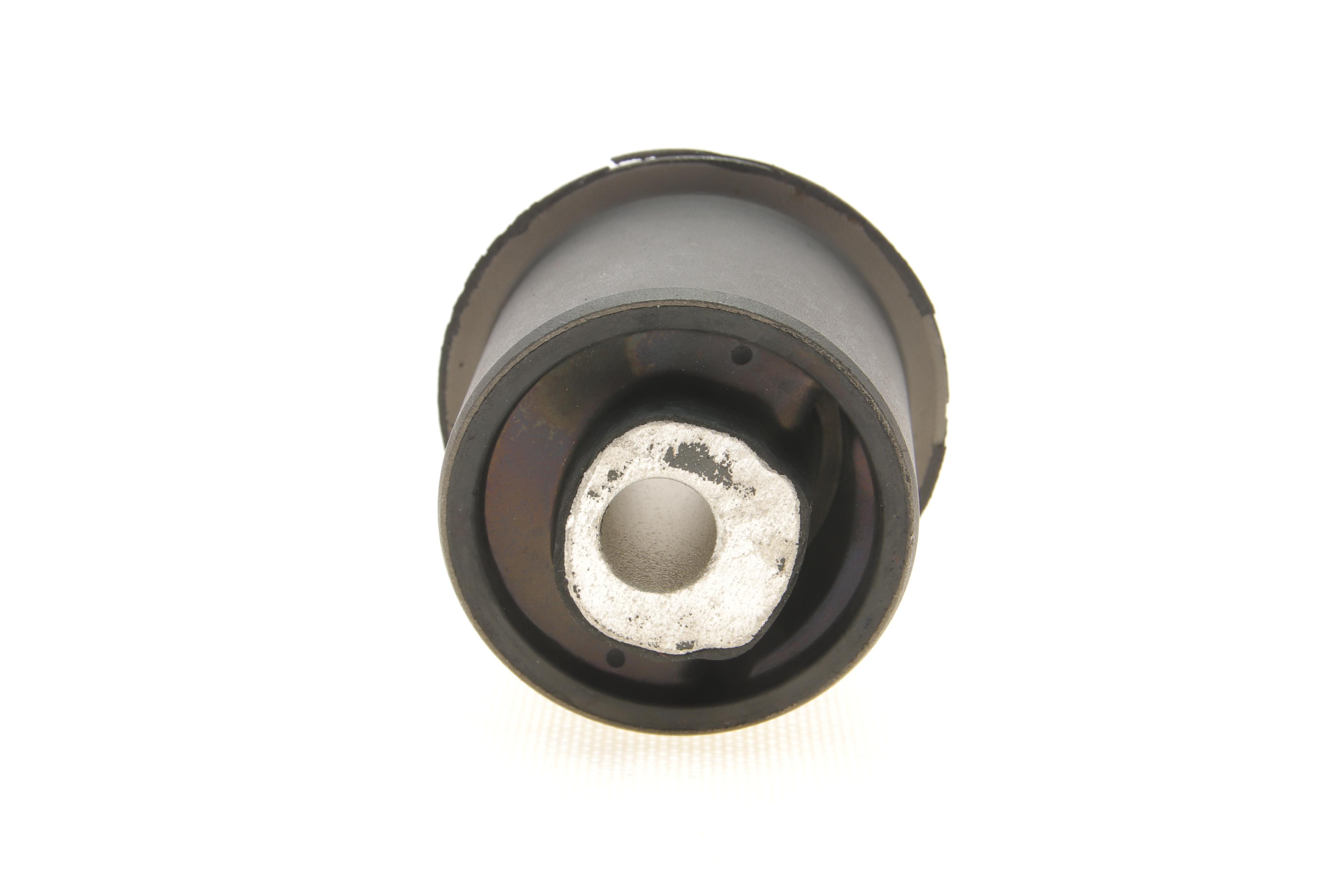 Сайлентблок важеля (переднього/знизу/ззаду) VW Touareg/Audi Q7/Porsche Cayenne 02-