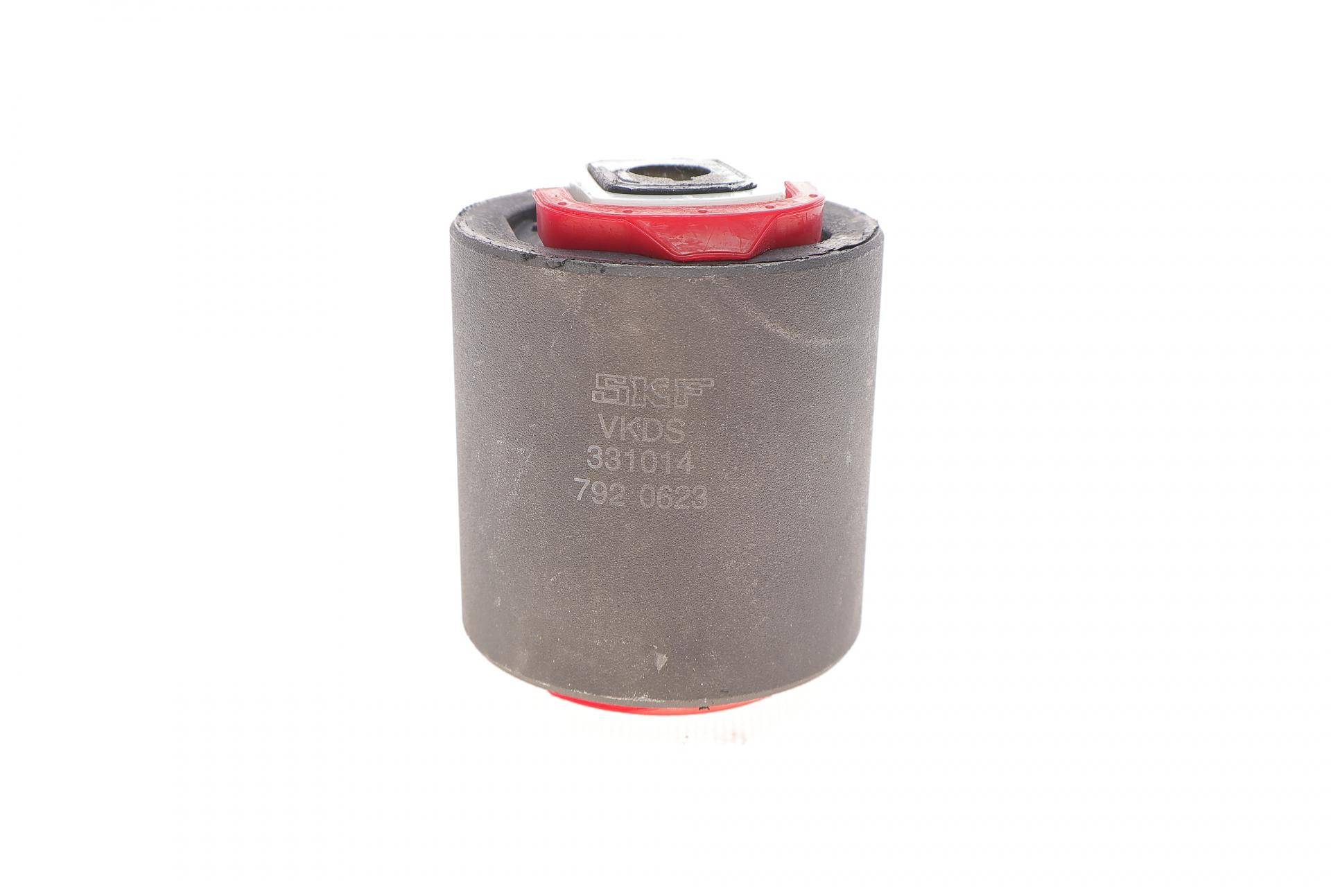 Сайлентблок важеля (переднього/знизу/ззаду) Audi A4/A6/A8/VW Passat 96-05