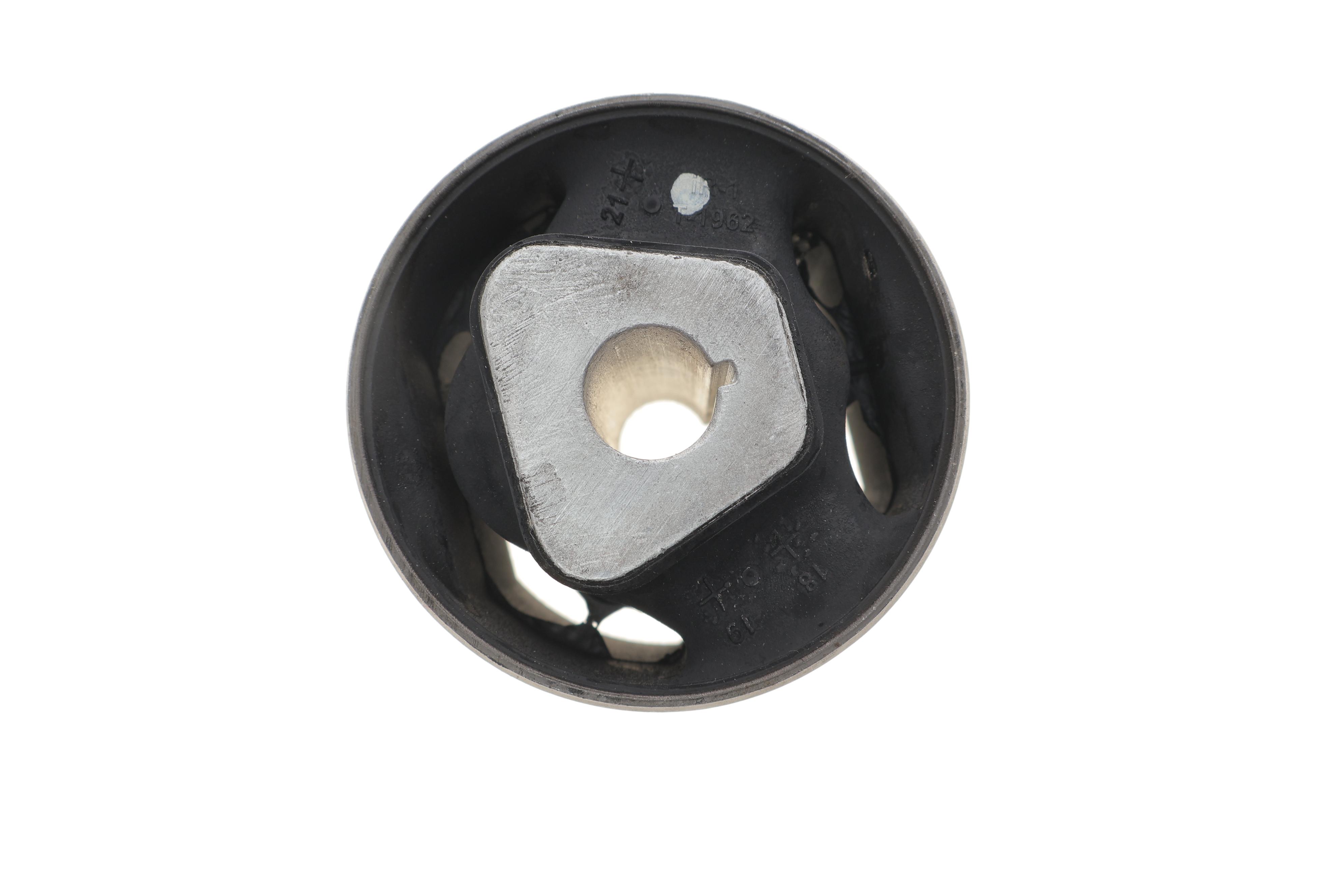 Сайлентблок важеля (переднього/знизу/ззаду) BMW 5 (F07)/ 7 (F01/F02/F03/F04) 08-17