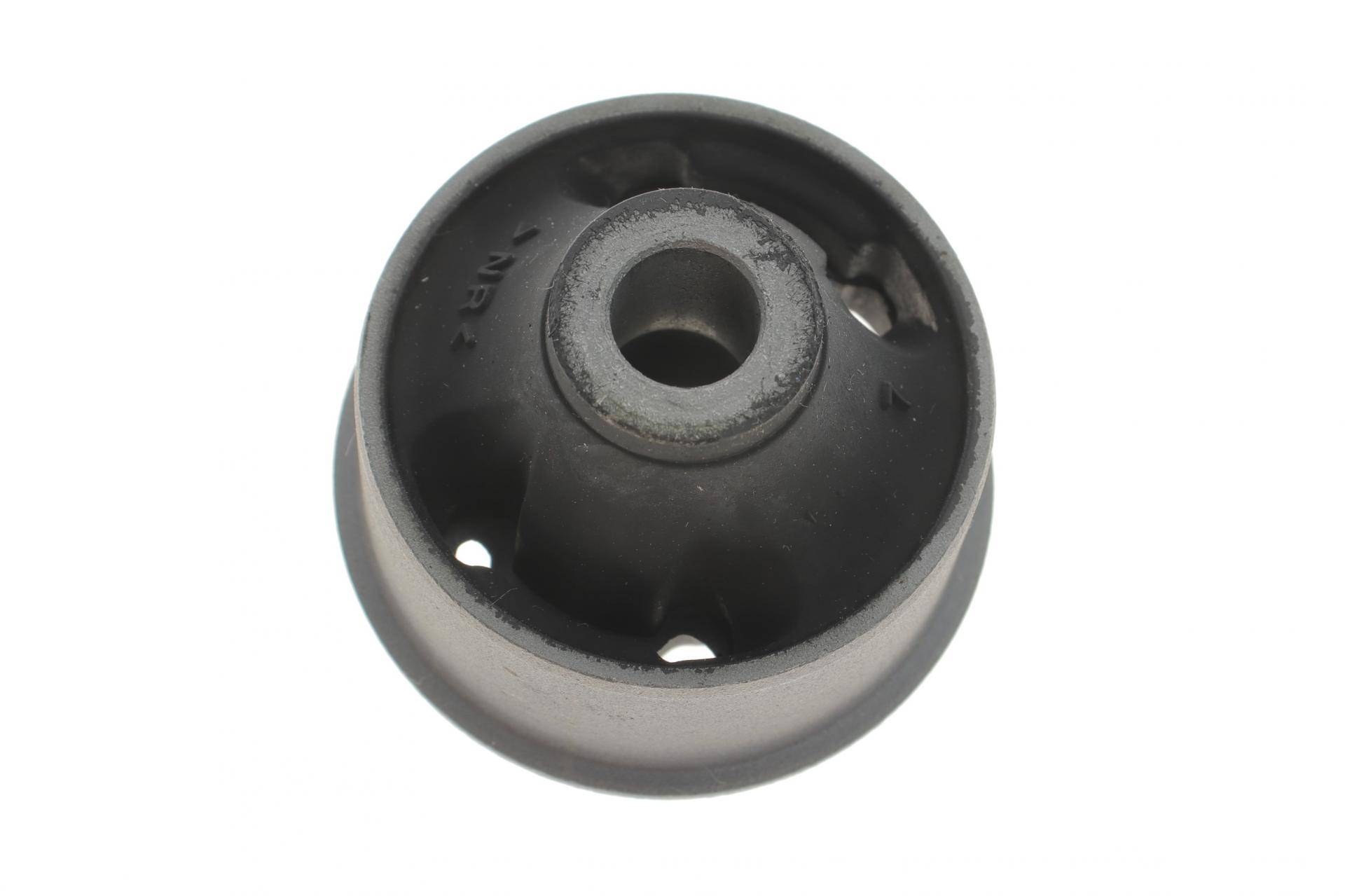 Сайлентблок важеля (переднього/знизу/ззаду) Toyota Yaris 99-05