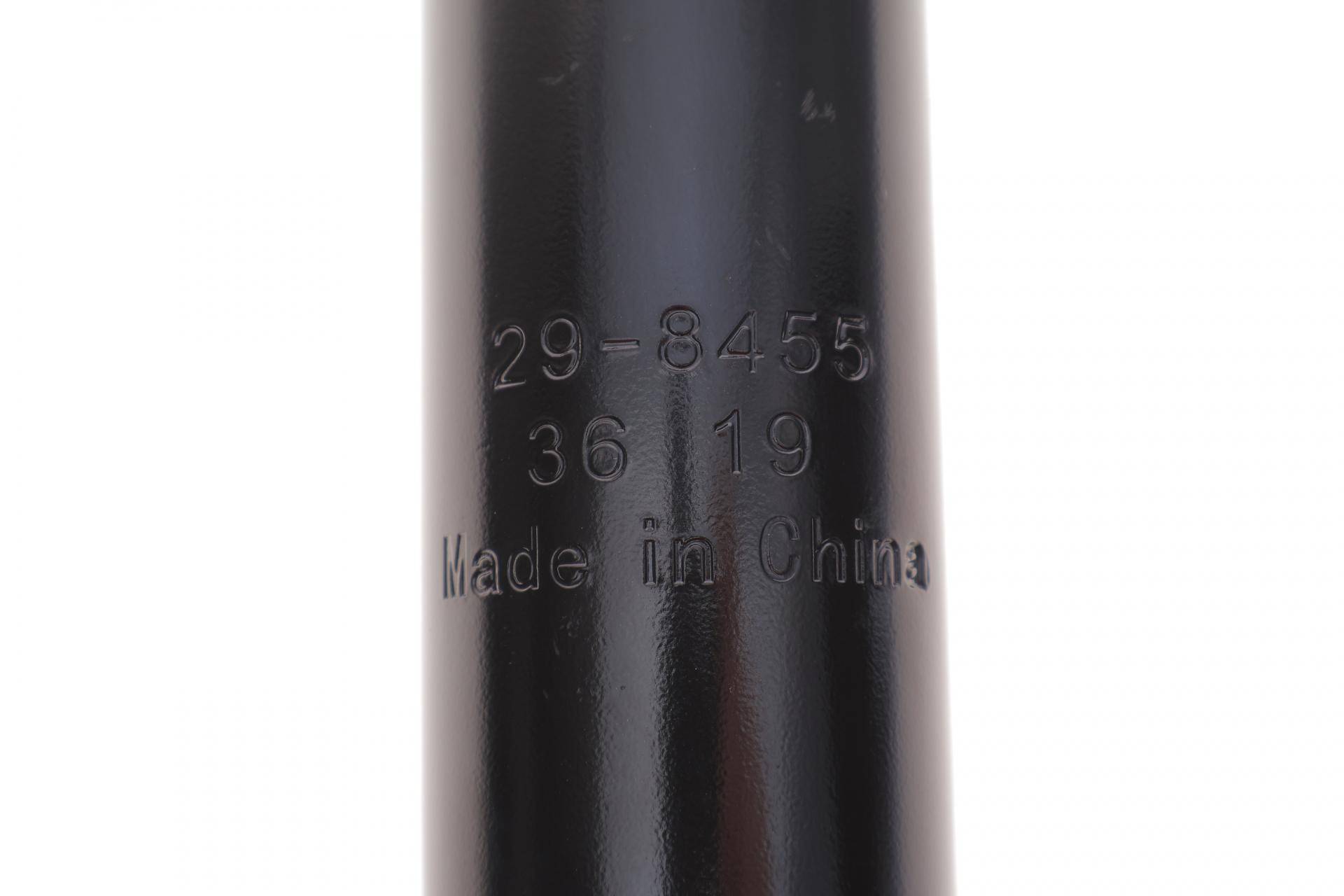 Амортизатор (передній) Lexus GX 01-09/Toyota Land Cruiser 3.0/4.0 02-10