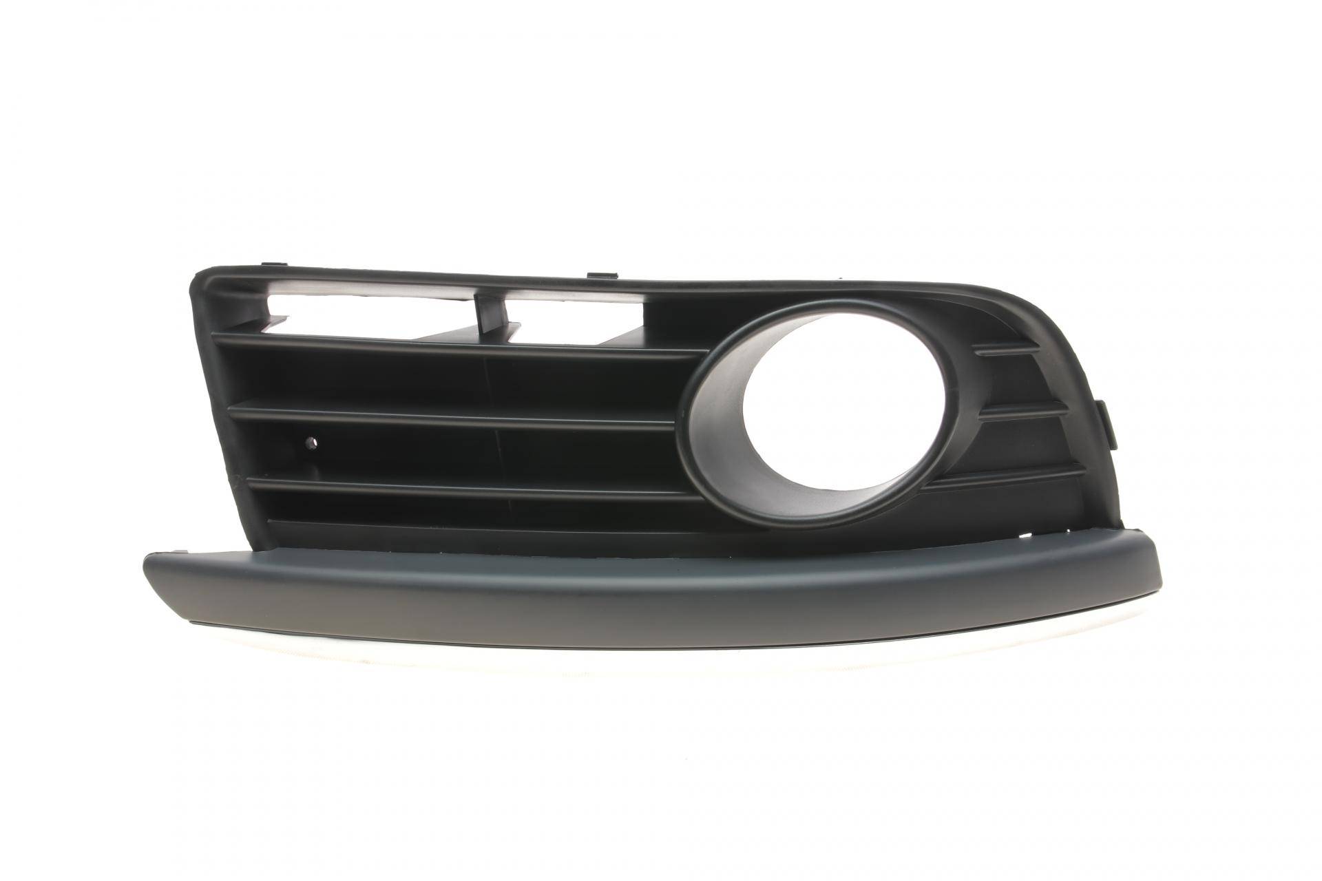 Вставка бампера (під протитуманку) VW Golf V/VI/Jetta III/IV 06- (R) (з хромом)