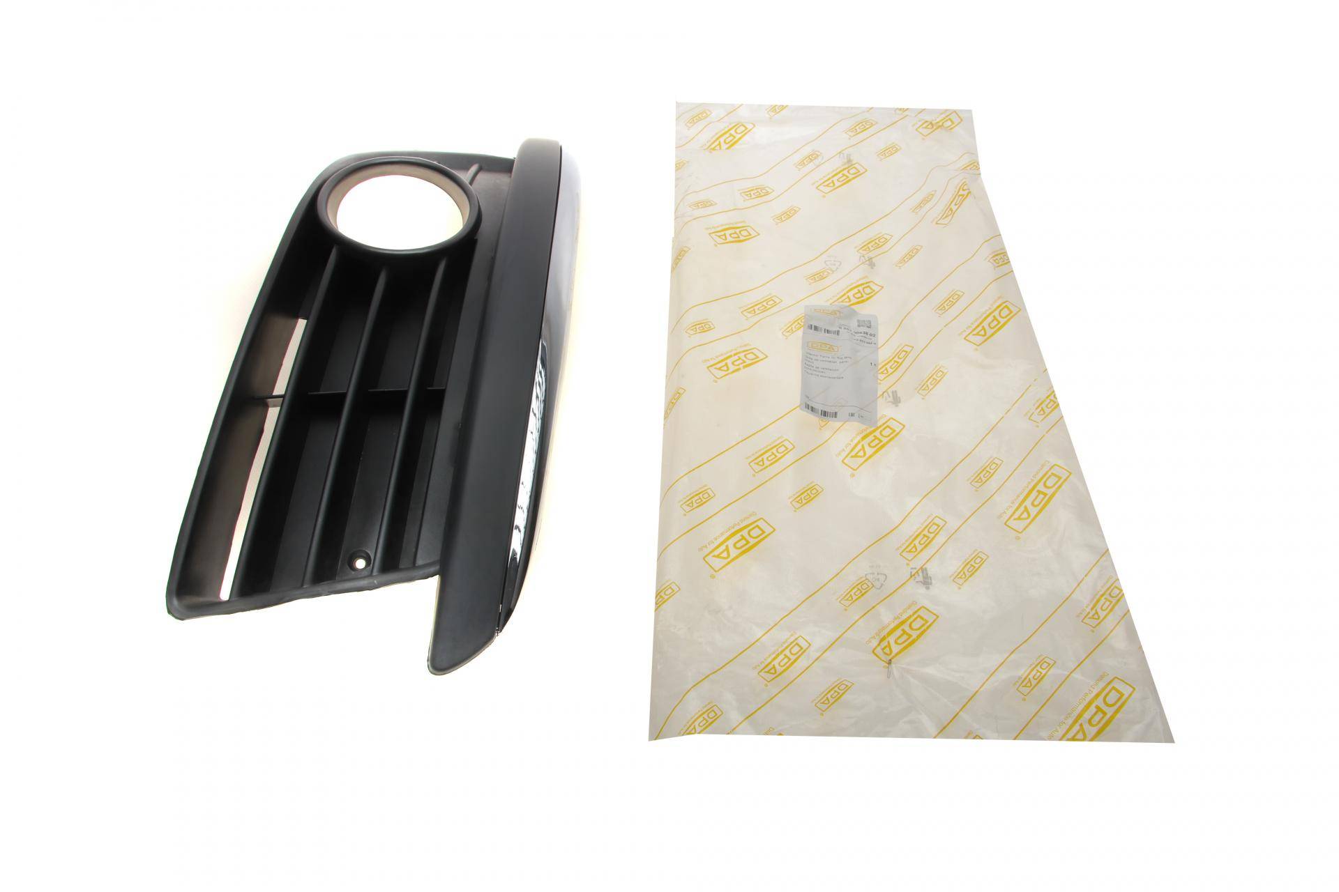 Вставка бампера (під протитуманку) VW Golf V/VI/Jetta III/IV 06- (R) (з хромом)