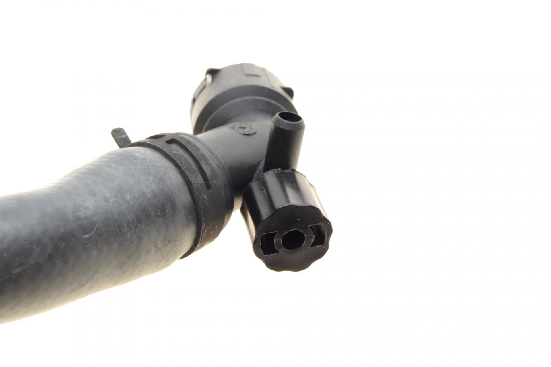 Патрубок радіатора Audi A3/VW Golf IV 96-05