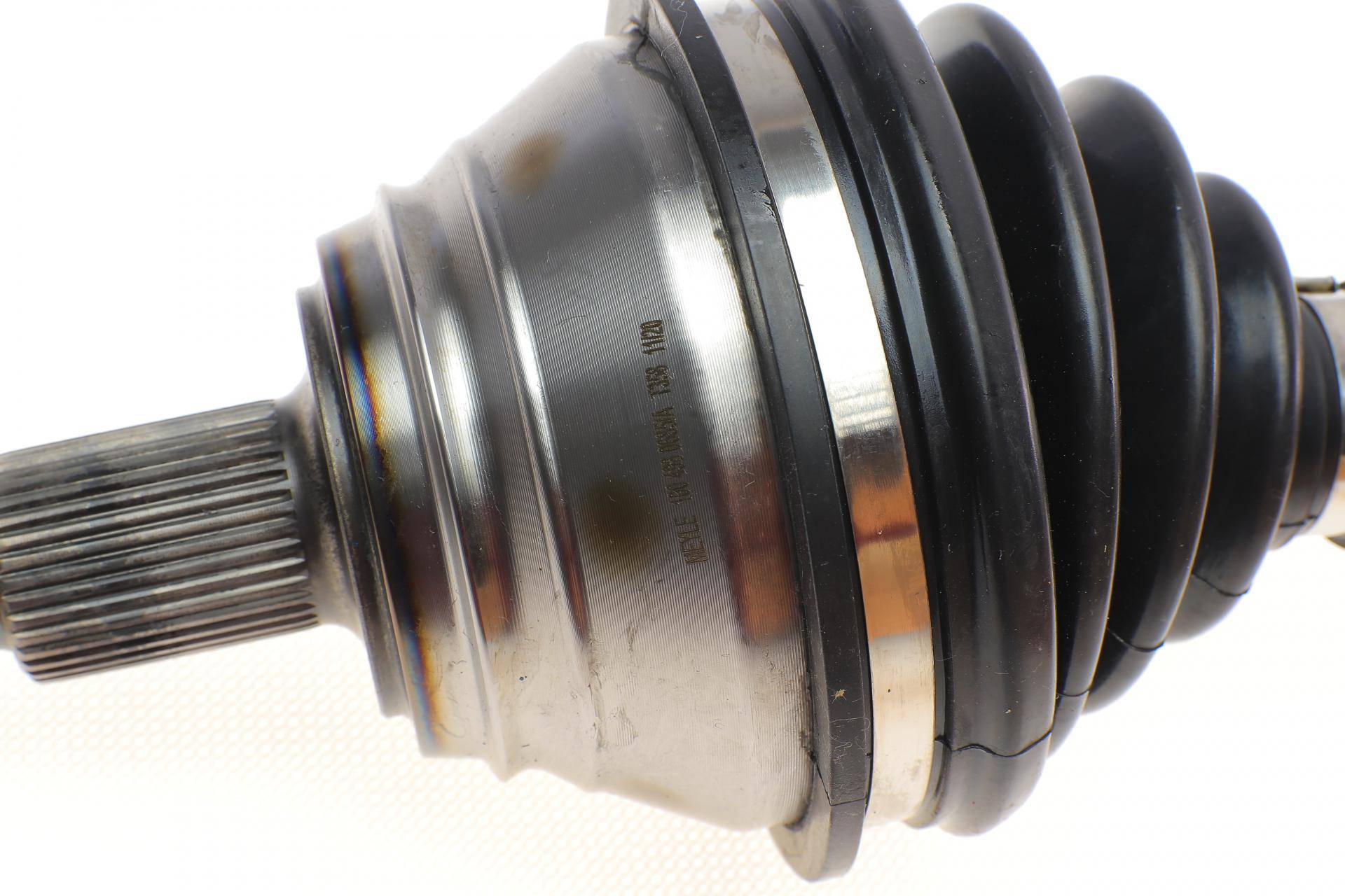 Піввісь (передня) VW Bora/Golf 98-06 (R)