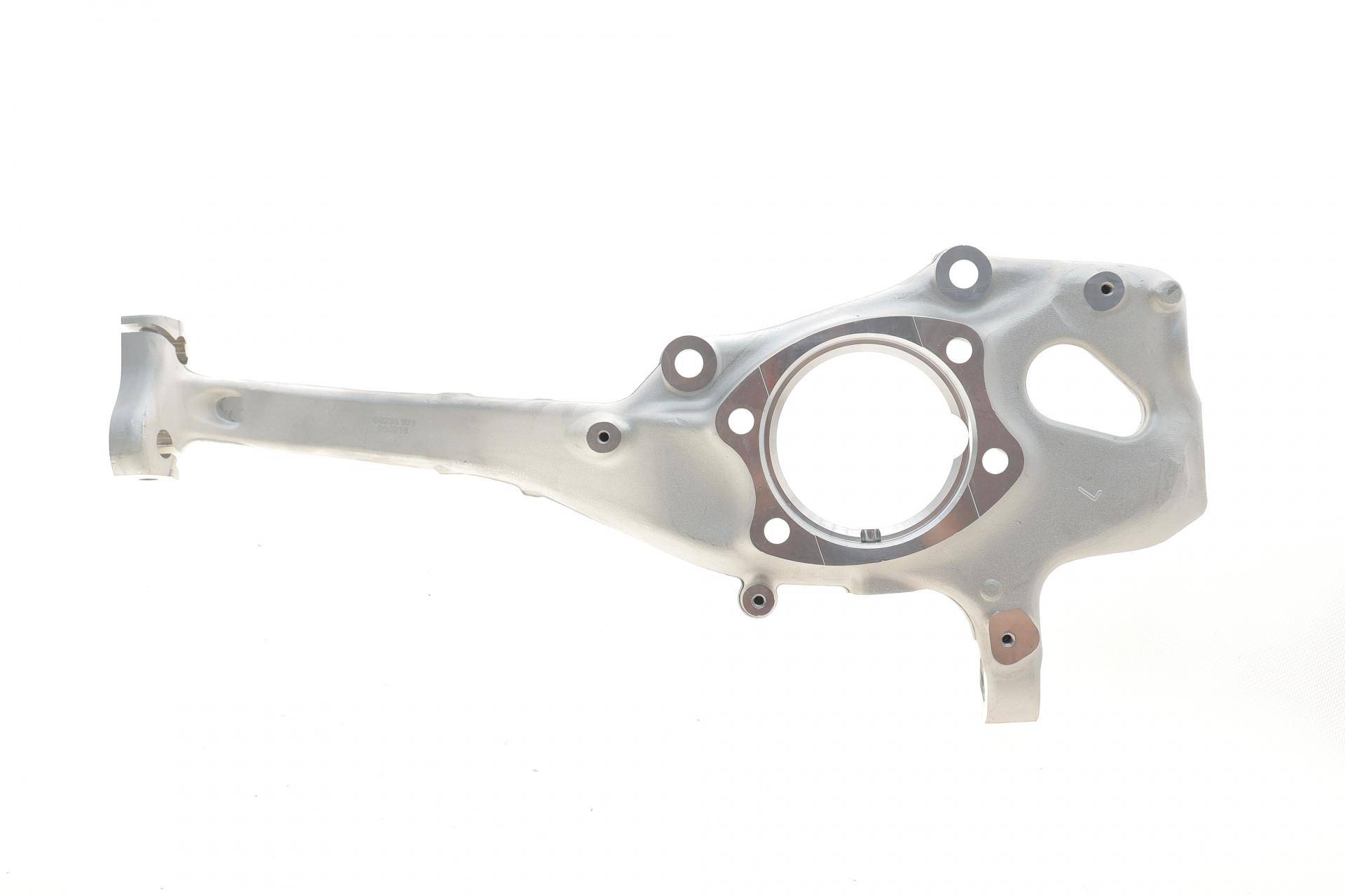 Кулак поворотний (цапфа) Audi A4/Q5 07-17 (L)