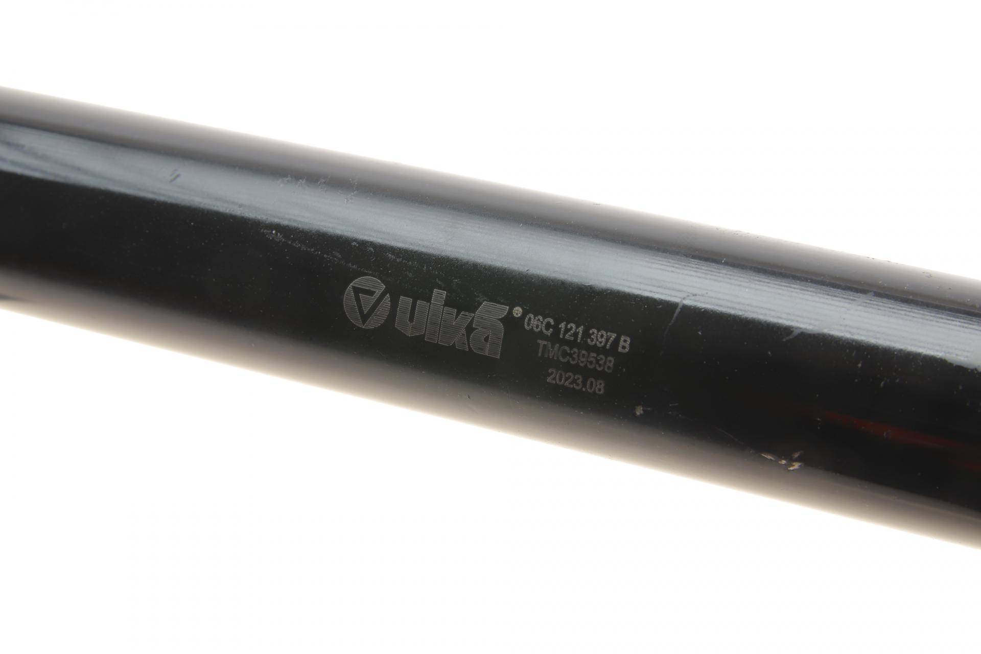 Патрубок системи охолодження Audi A4/A6/A8 3.0 00-05