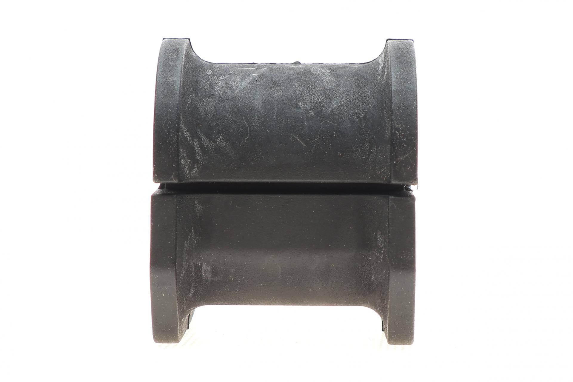 Втулка стабілізатора (переднього) Mitsubishi L200/Pajero 2.5DI-D 4 WD/3.04WD 05-15