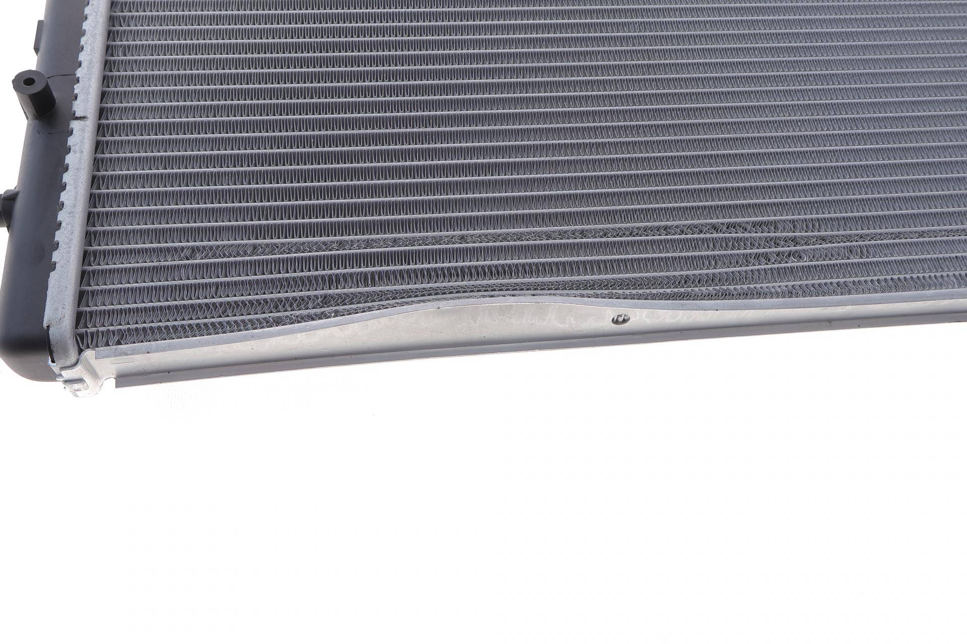 Радіатор охолодження Skoda Octavia/VW Golf IV 1.4-2.8/1.9TDI 98-10(незначна деформація)