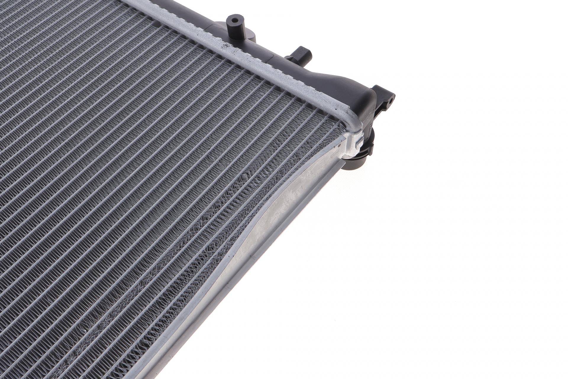 Радіатор охолодження Skoda Octavia/VW Golf IV 1.4-2.8/1.9TDI 98-10(незначна деформація)