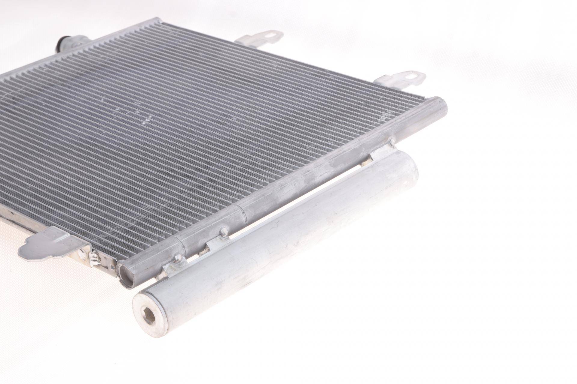 Радіатор кондиціонера Citroen C1/Peugeot 108 1.0/1.2VTi 14- (з осушувачем)