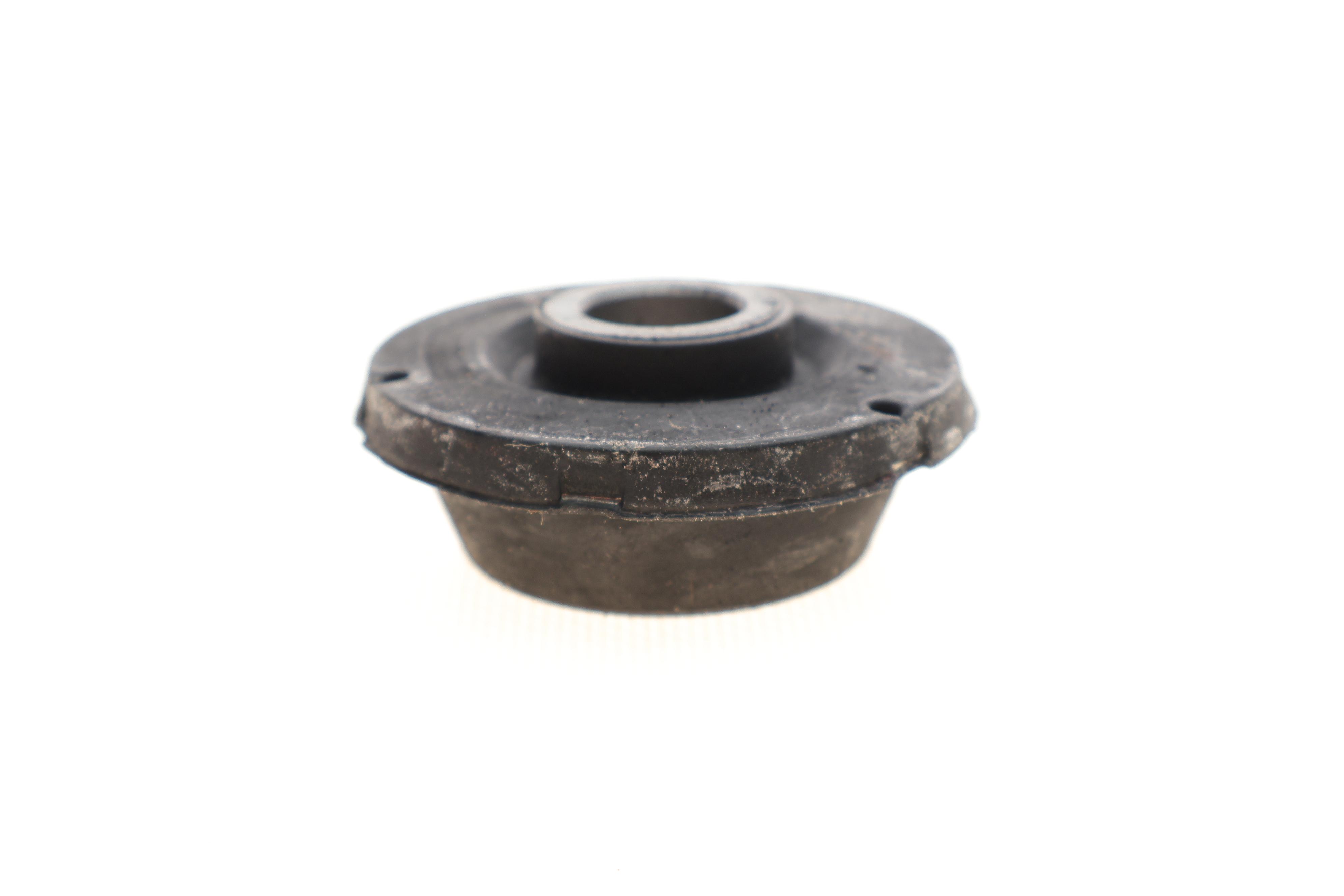 Сайлентблок важеля (переднього/знизу/ззовні) Audi 100/A6 90-96