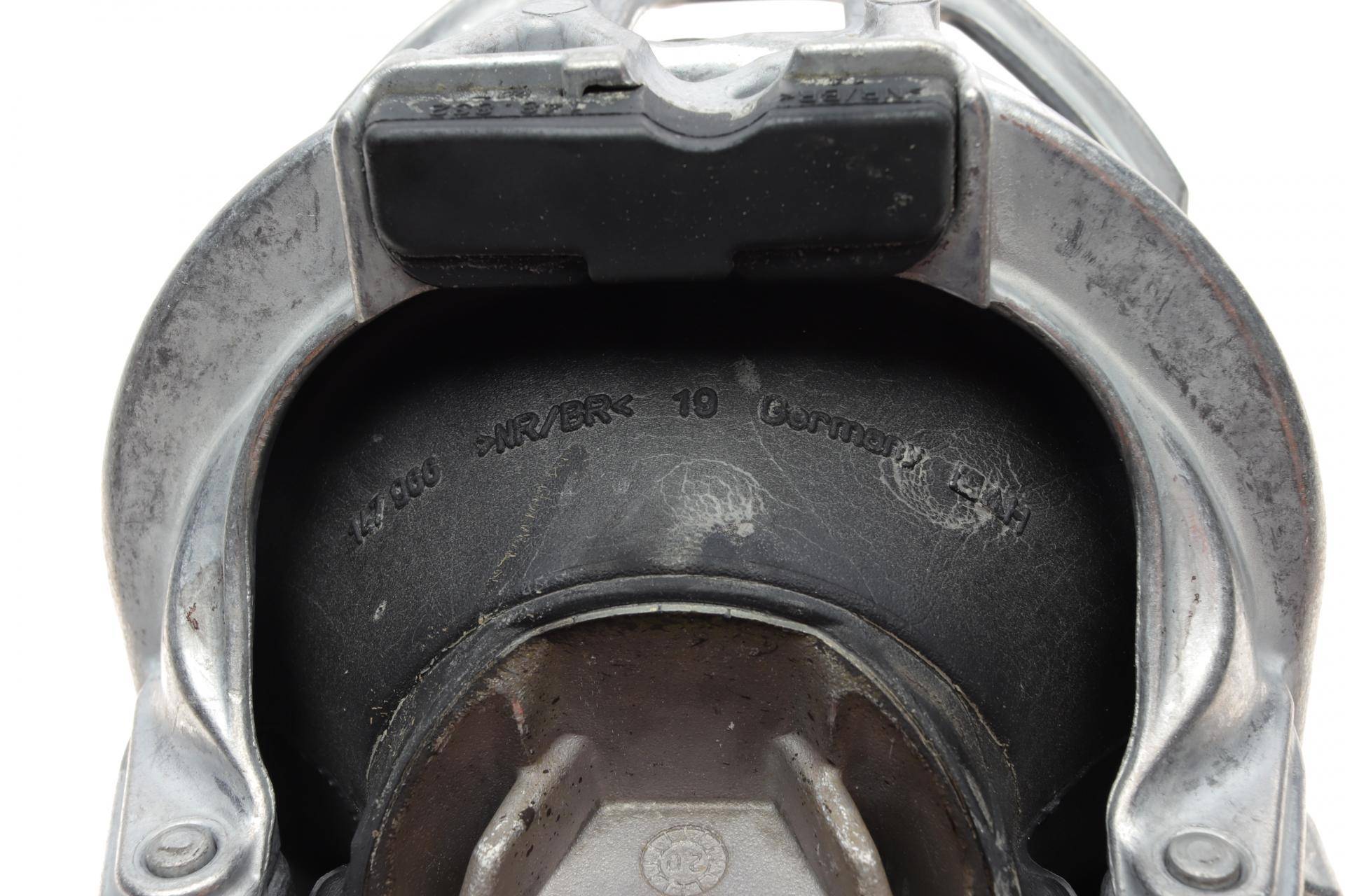 Подушка двигуна (R) Audi Q7/Q8/VW Touareg 3.0 TDI 15-