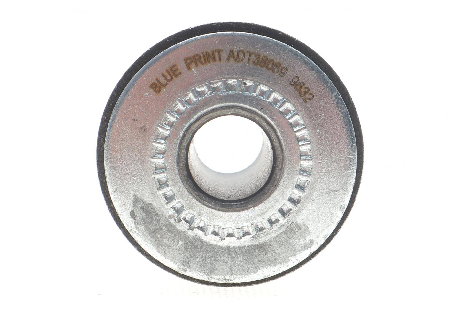 Сайлентблок важеля (переднього/знизу) Toyota Hiace 89-/Hilux -05