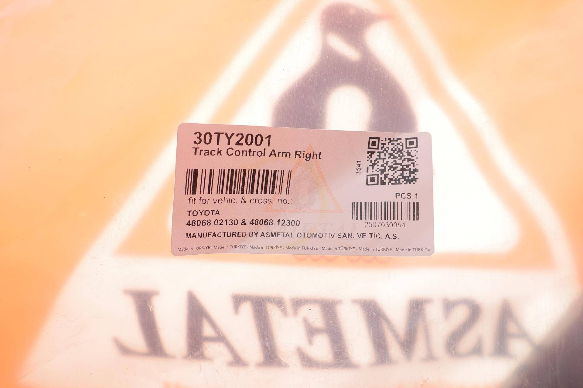 Важіль підвіски (передній/знизу) (R) Toyota Auris 06-18/Corolla 06-/Prius 11-