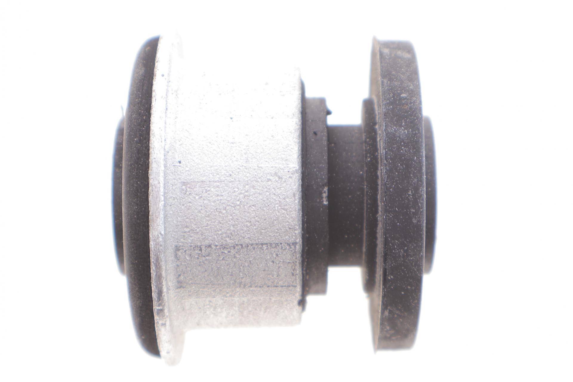 Сайлентблок важеля (переднього) VW Touareg/Porsche Cayenne 10-