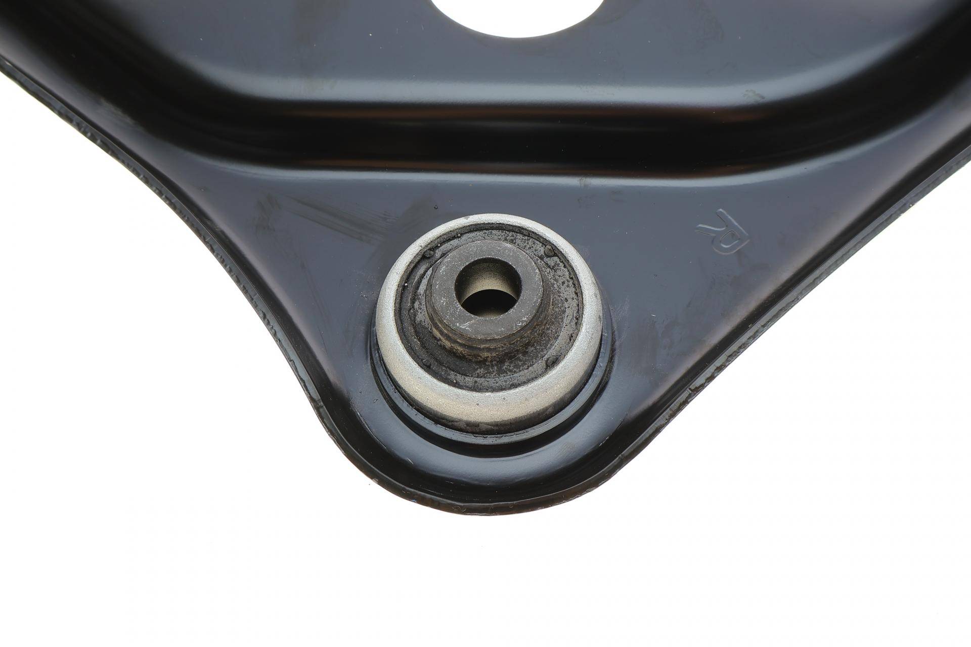 Важіль підвіски (передній/знизу) (R) Citroen C3 09-/Peugeot 207 06- (з кульовою)