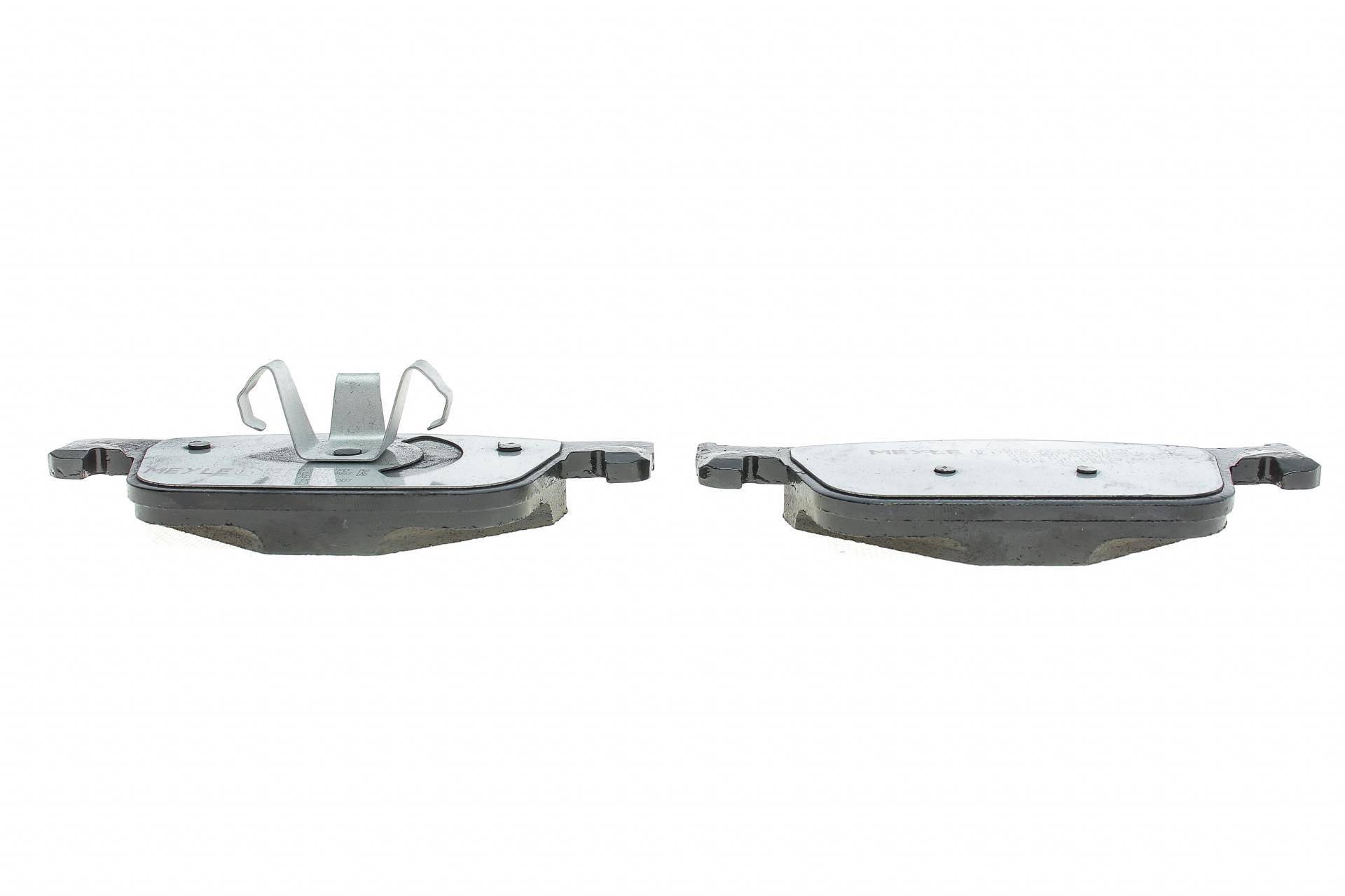 Колодки гальмівні (передні) Audi A4/A5 16- (з датчиком)